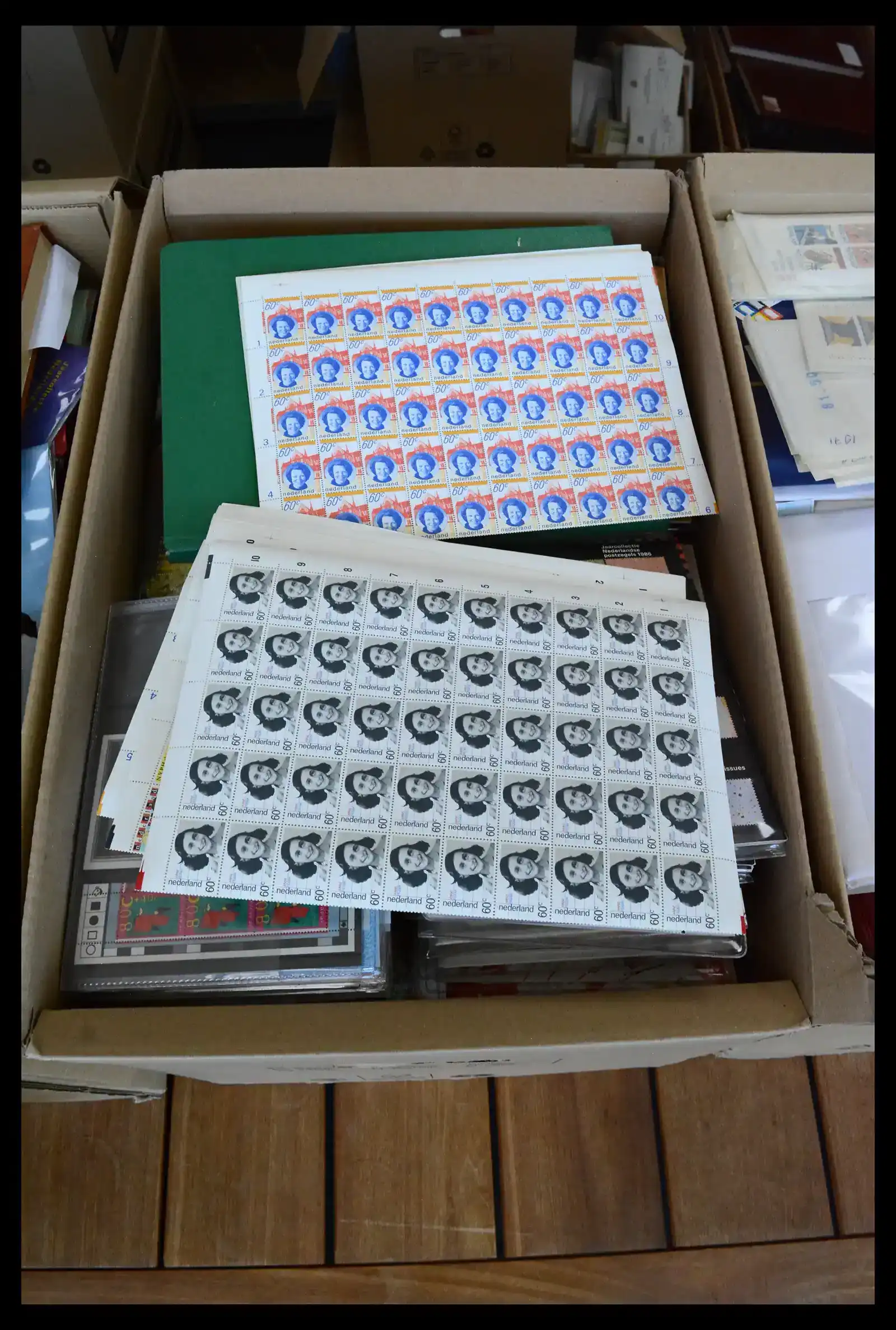 13151 0005 - Stamp collection 13151 Netherlands old face value 1977-2001.