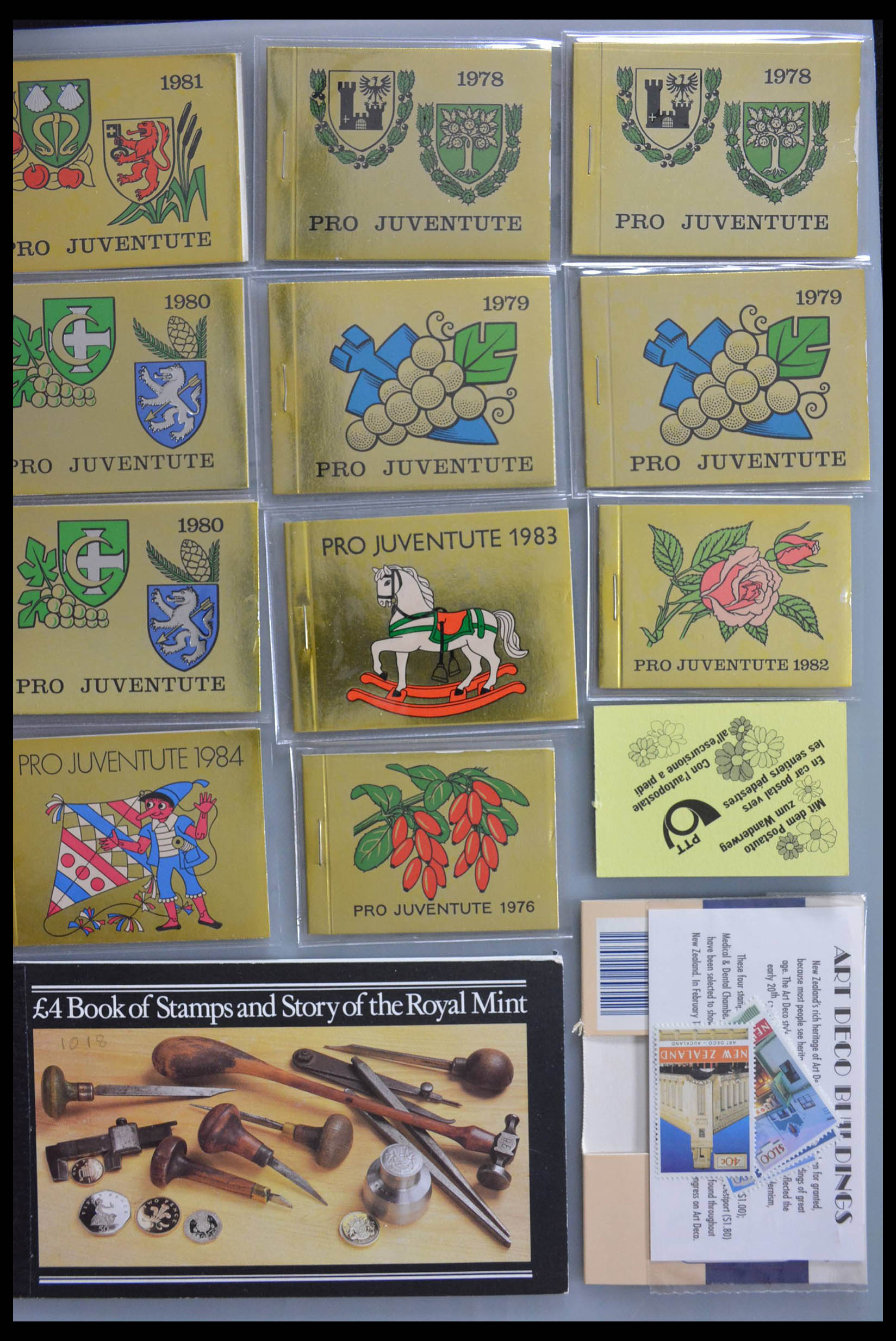 28358 001 - 28358 West Europa postzegelboekjes.