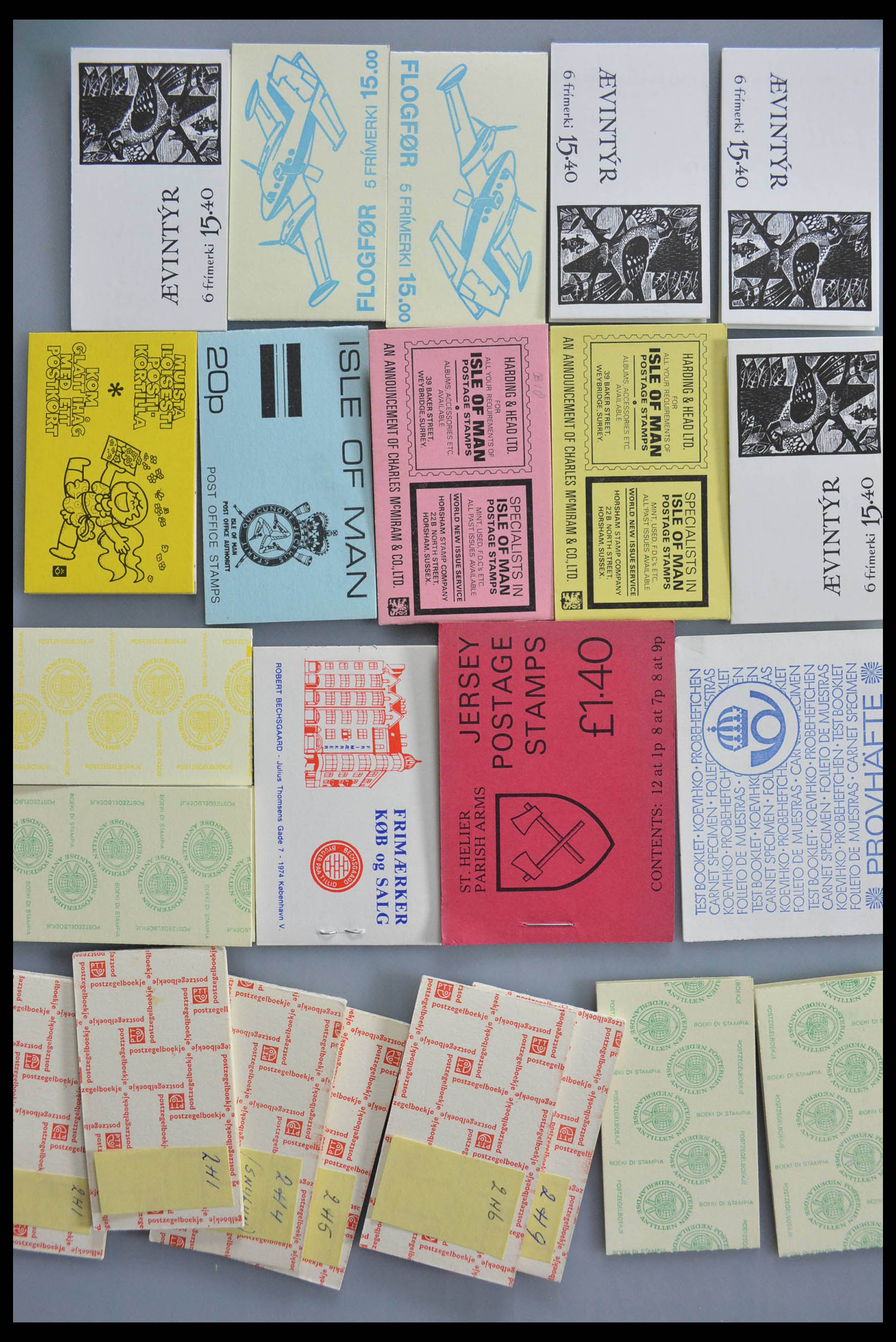 28358 010 - 28358 West Europa postzegelboekjes.
