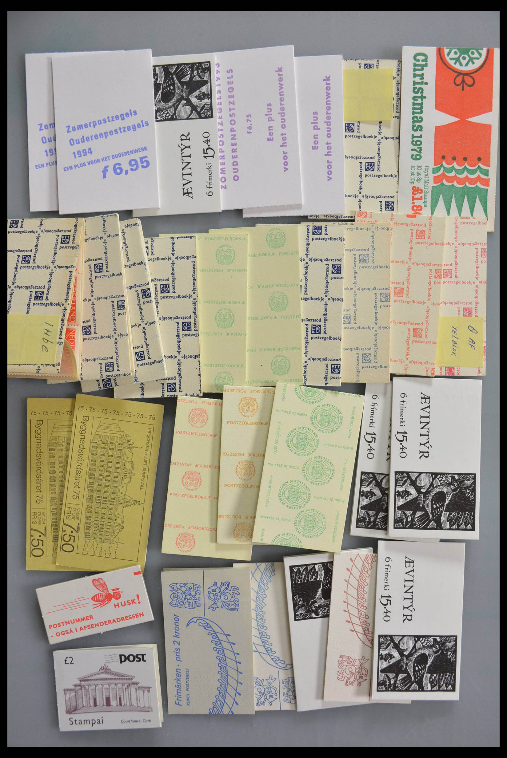 28358 019 - 28358 West Europa postzegelboekjes.