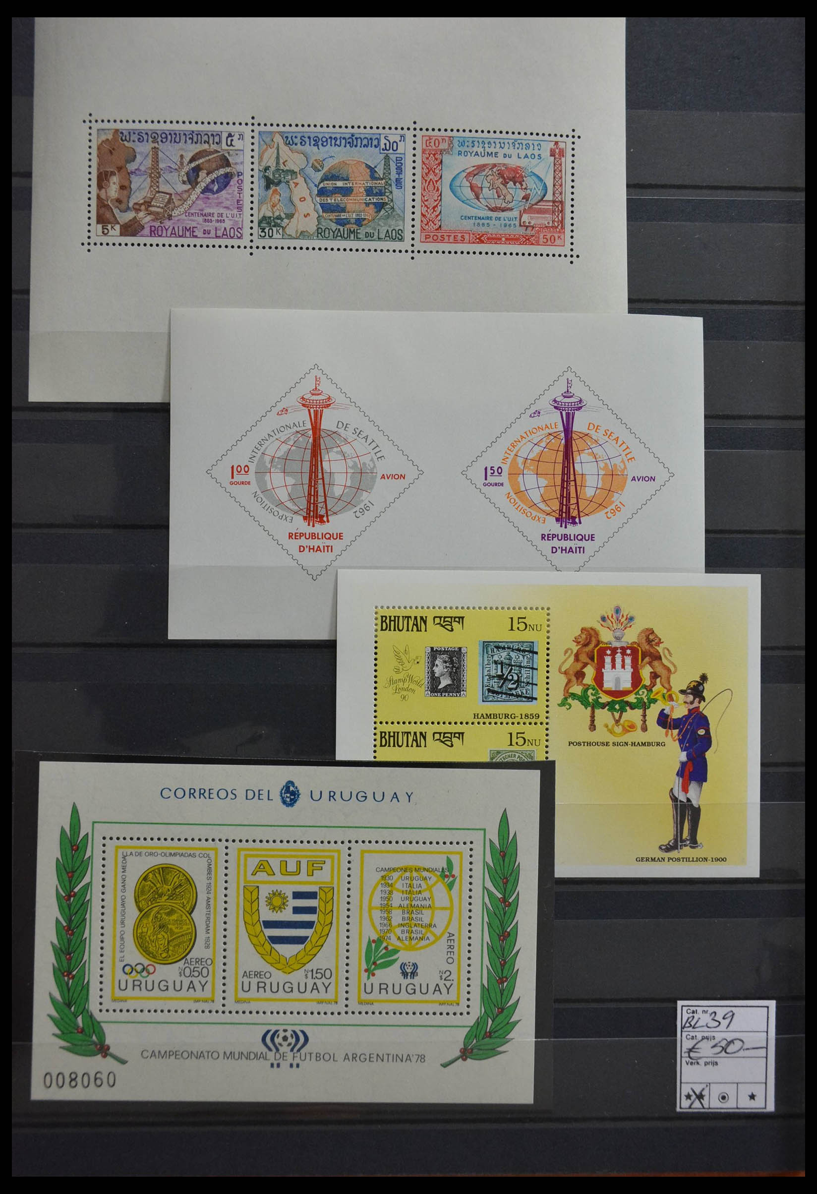28511 004 - 28511 World souvenir sheets.