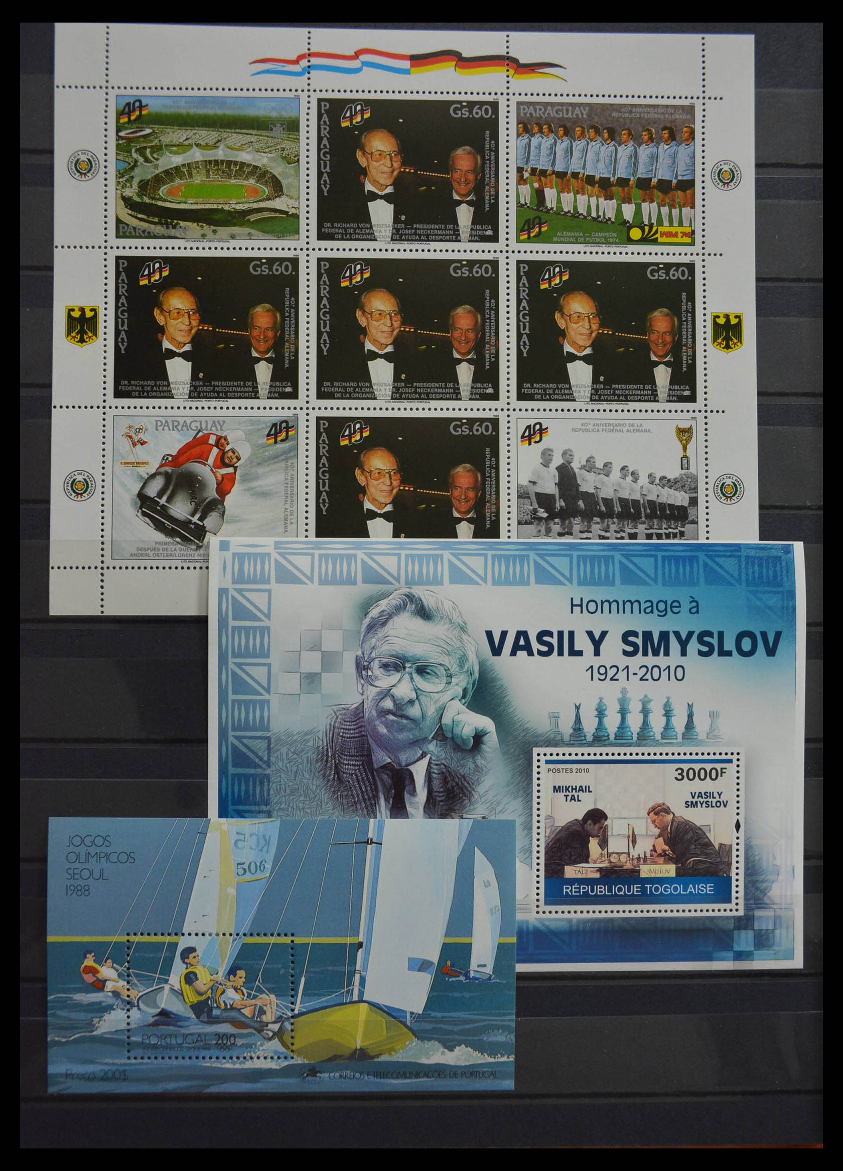 28511 008 - 28511 World souvenir sheets.