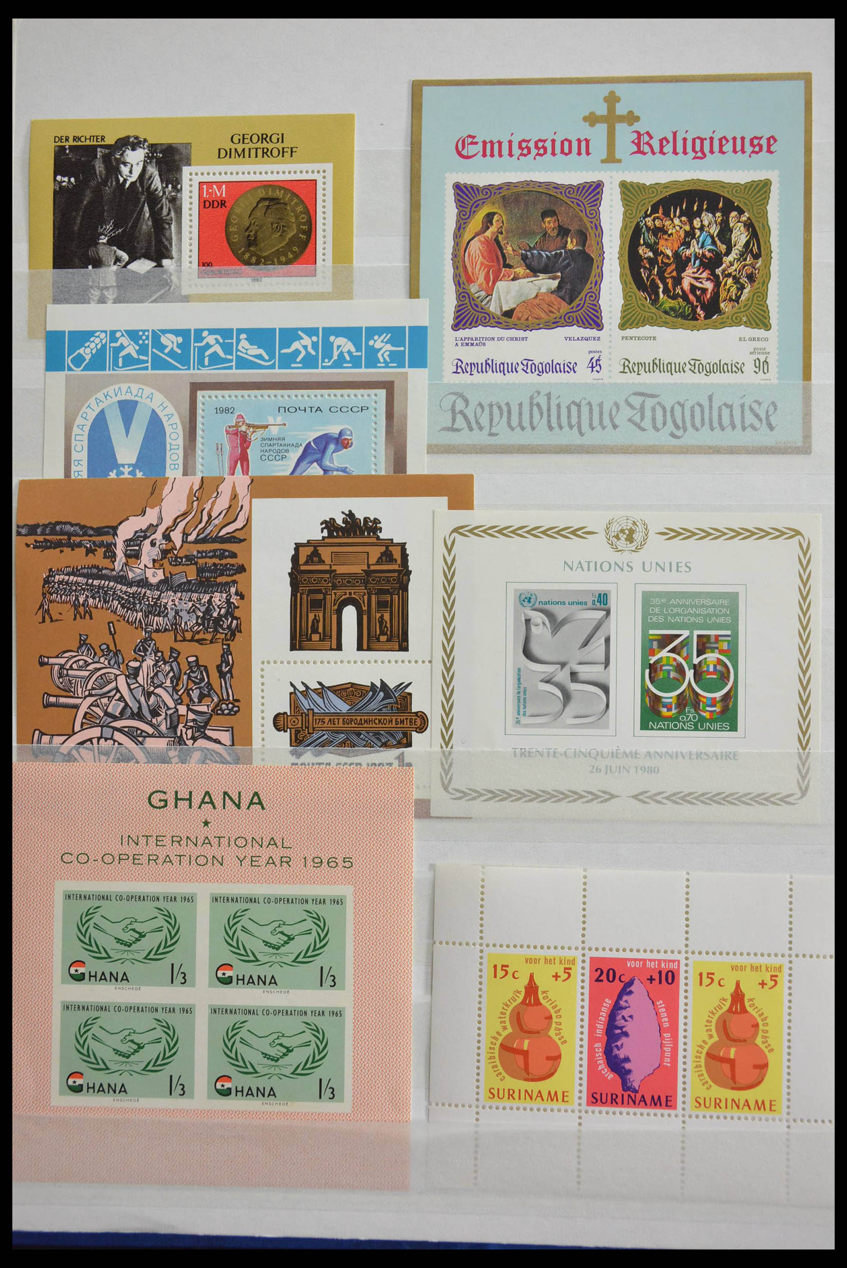 28515 010 - 28515 World souvenir sheets.