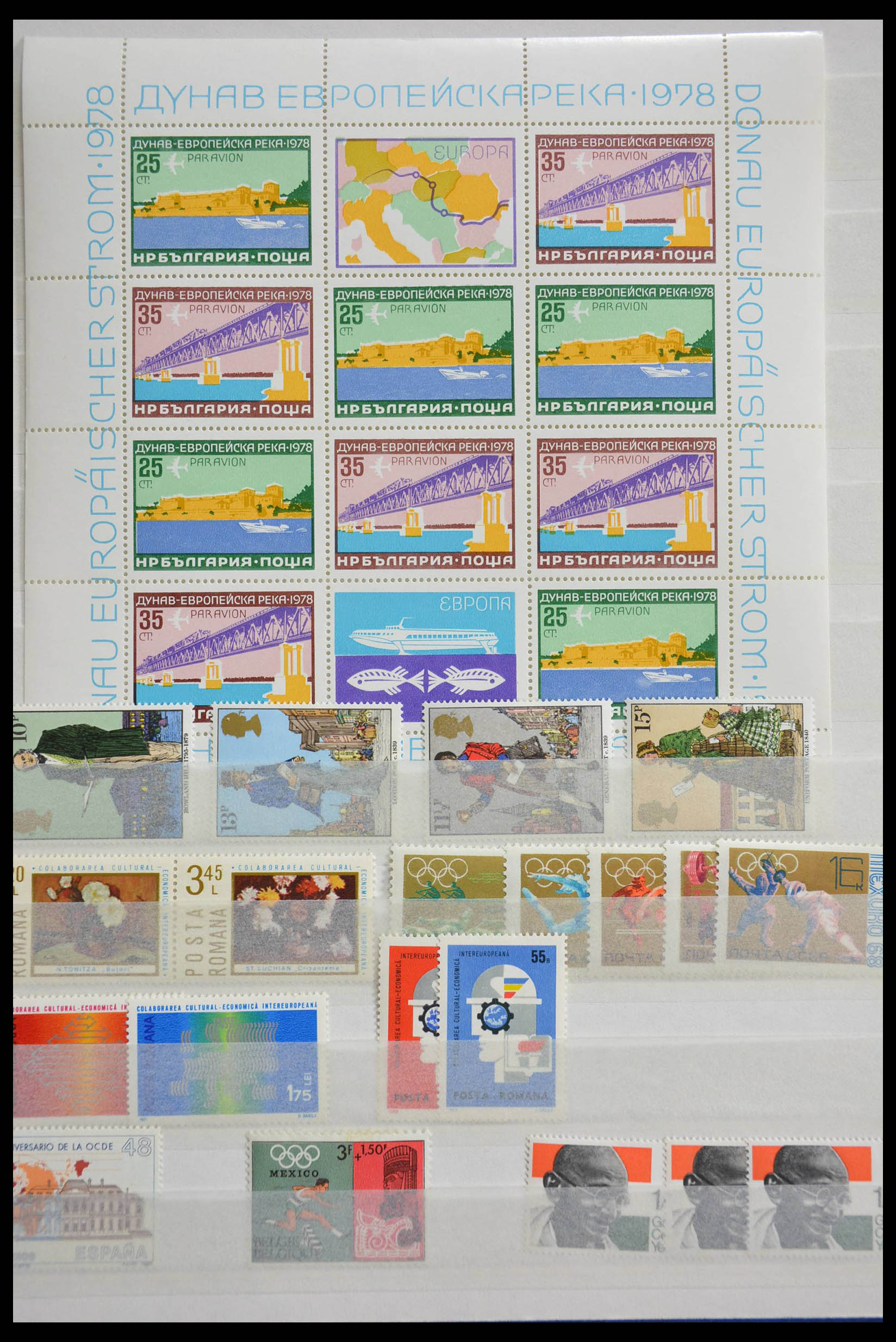 28515 025 - 28515 World souvenir sheets.
