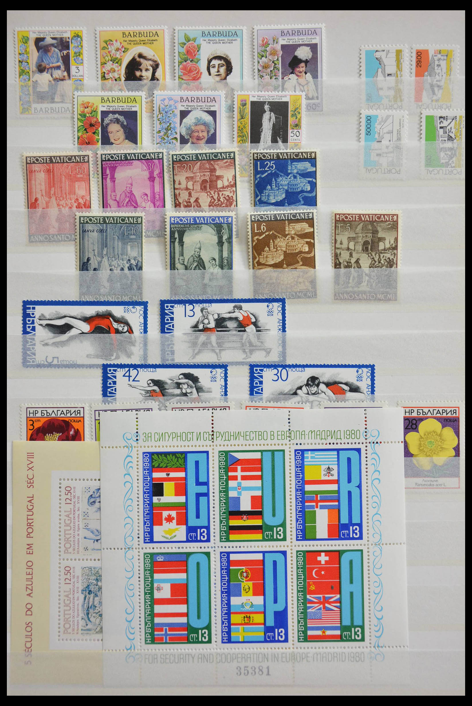 28523 015 - 28523 World MNH.