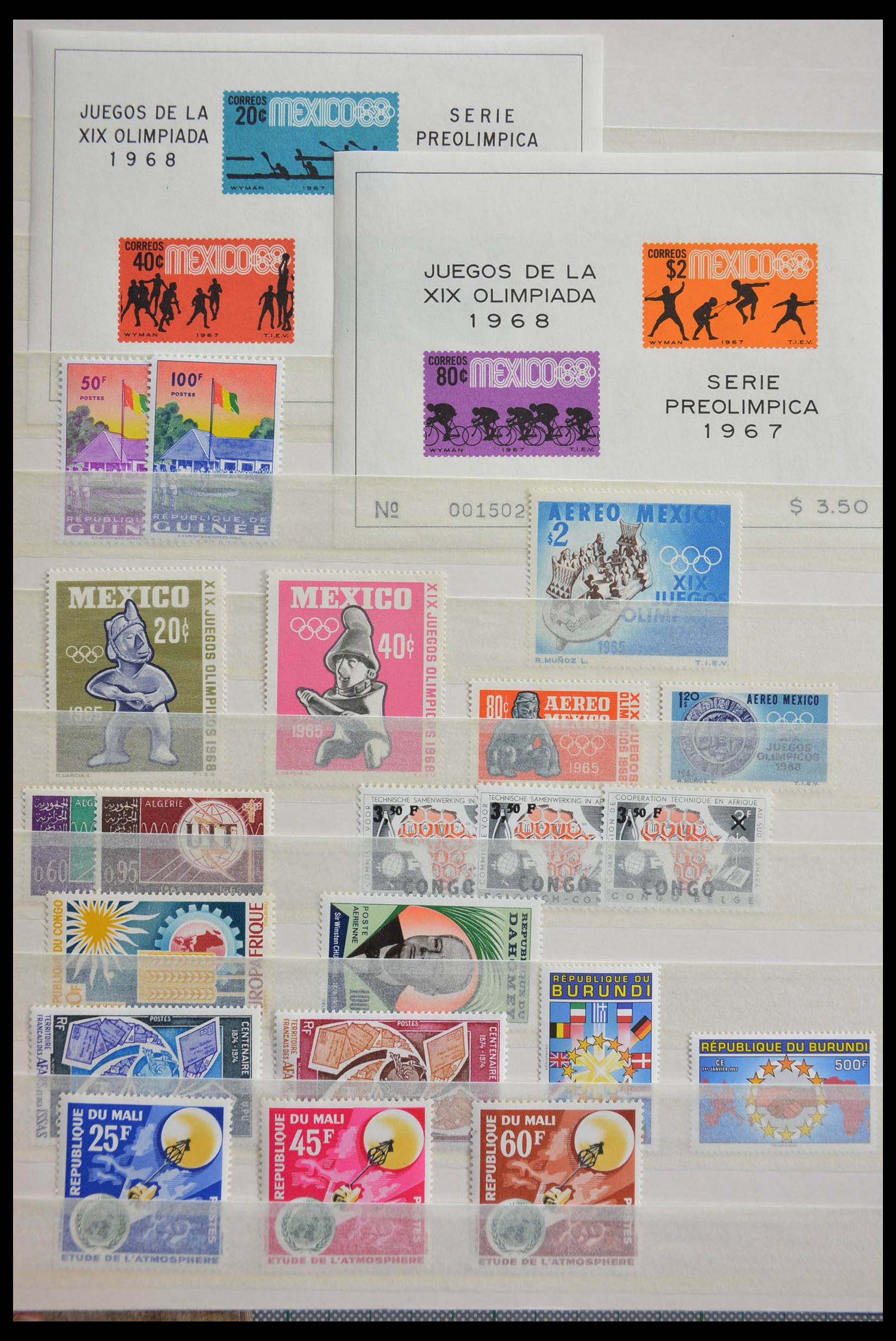 28527 002 - 28527 World MNH.