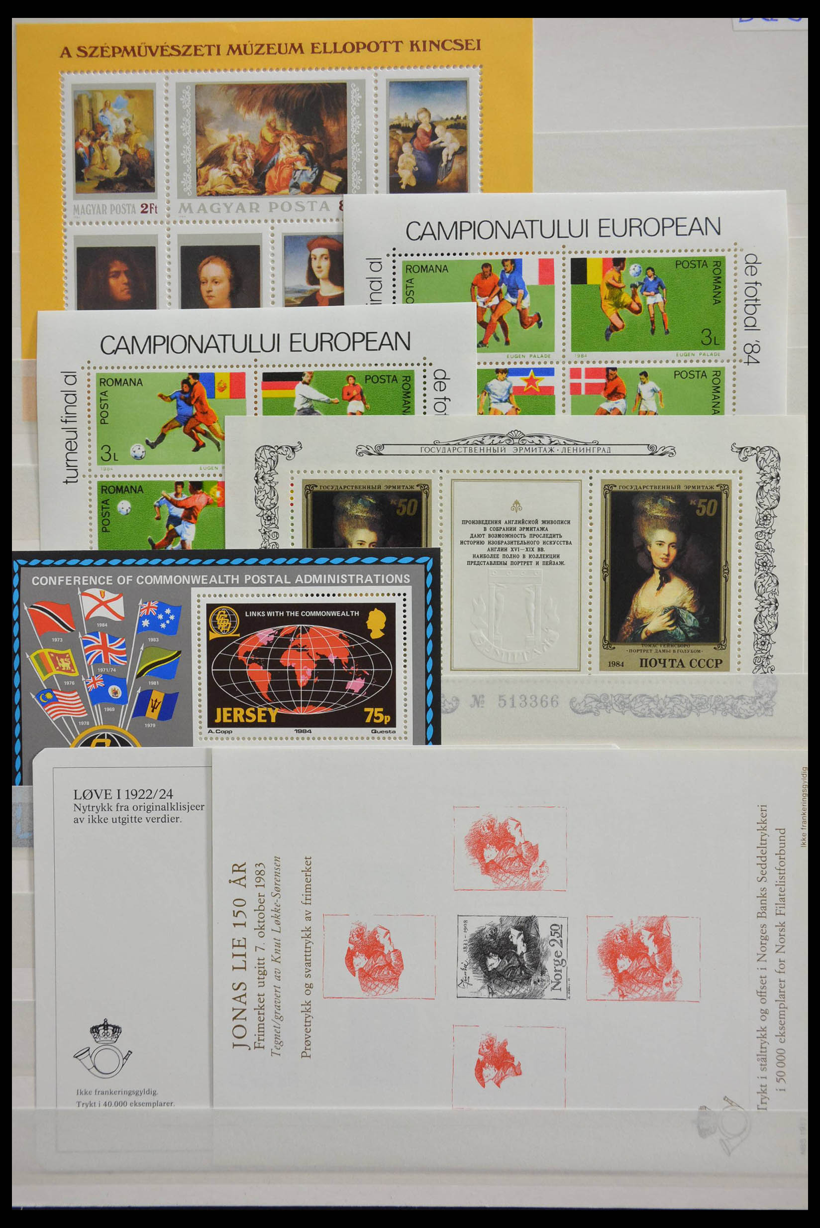 28538 007 - 28538 World souvenir sheets.