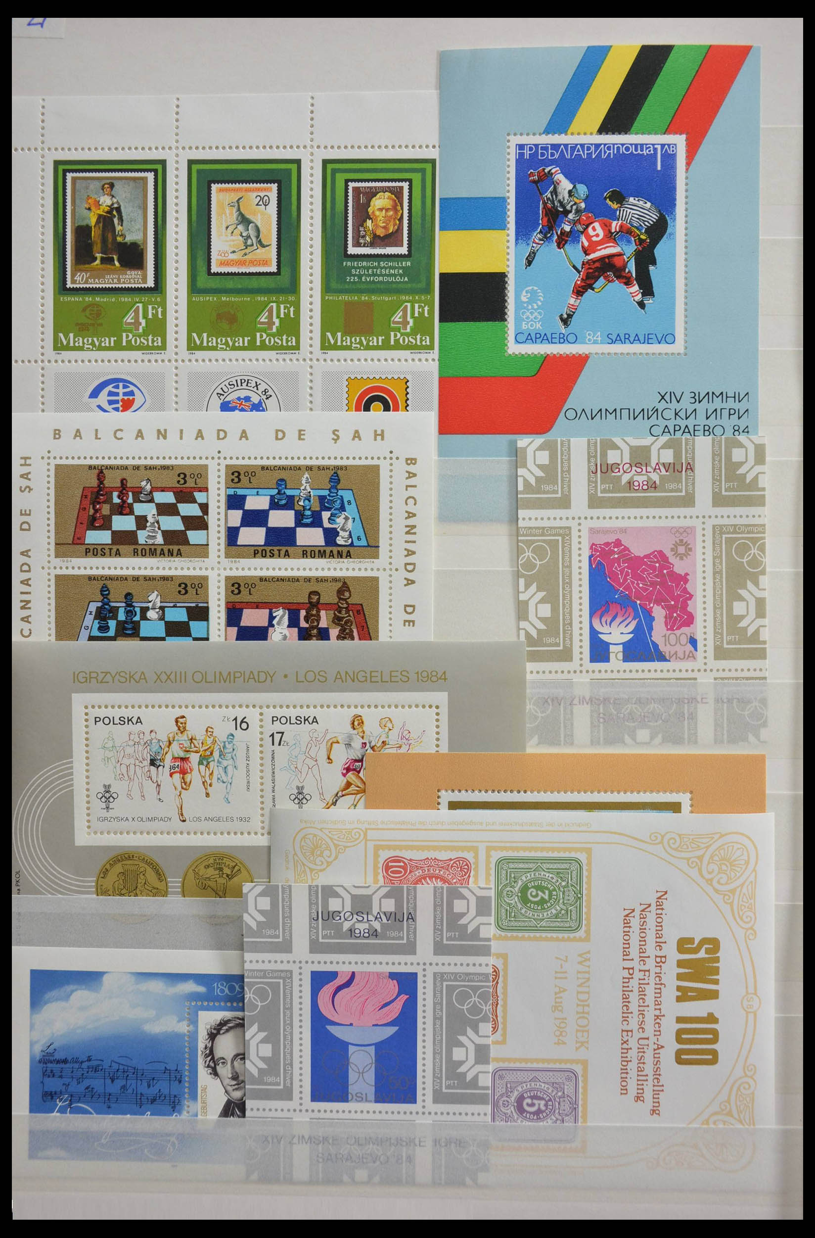 28538 008 - 28538 World souvenir sheets.