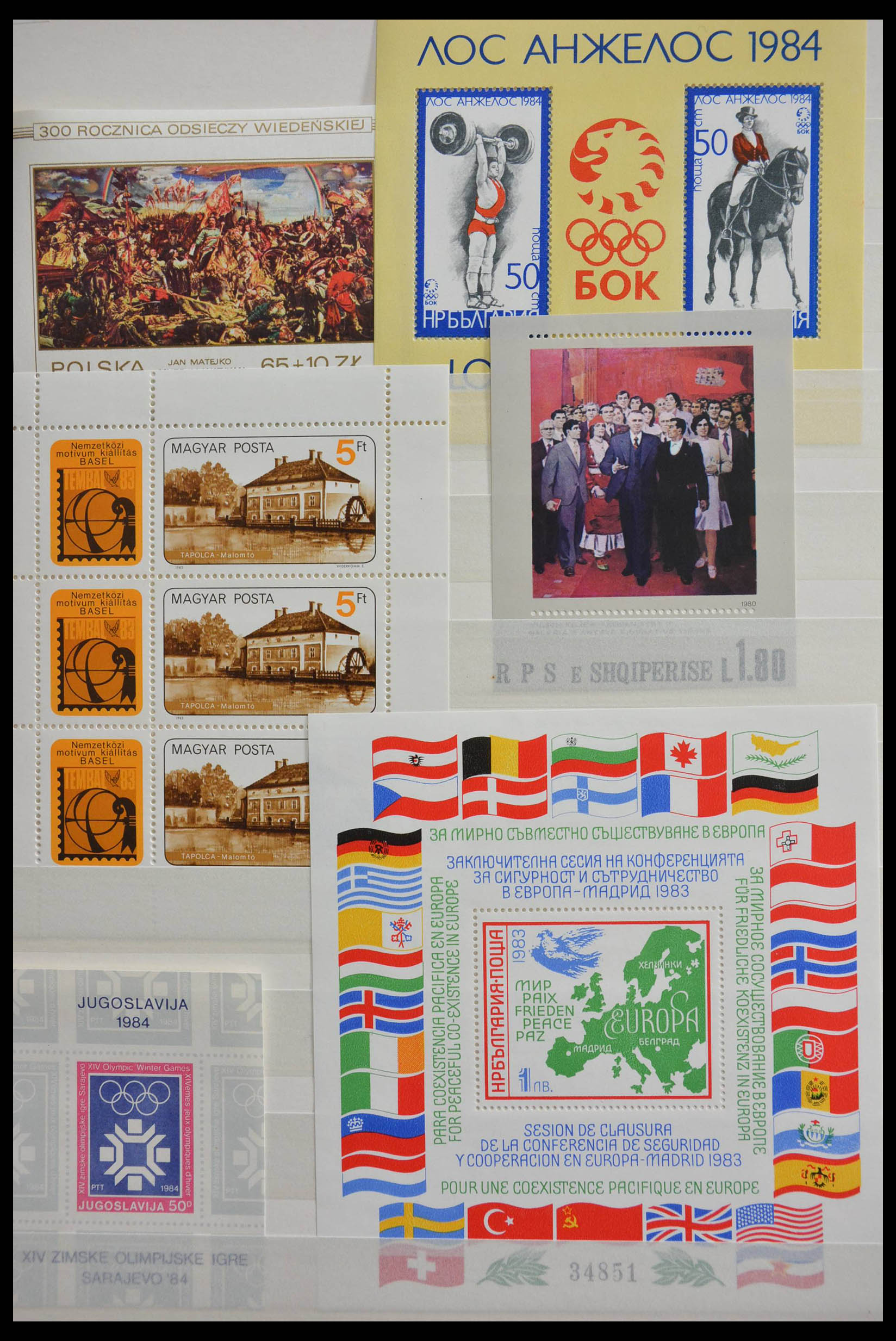 28538 014 - 28538 World souvenir sheets.