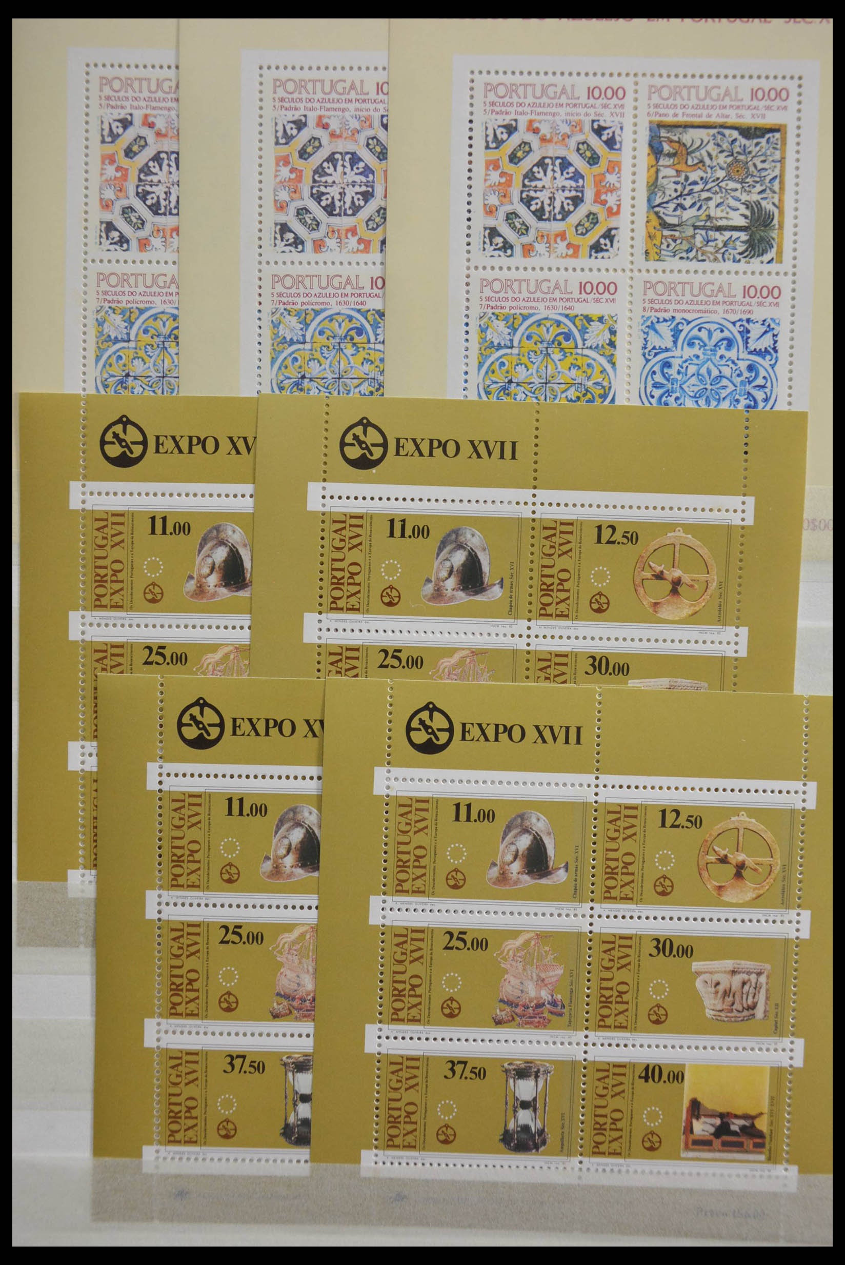 28540 004 - 28540 Portugal souvenir sheets.