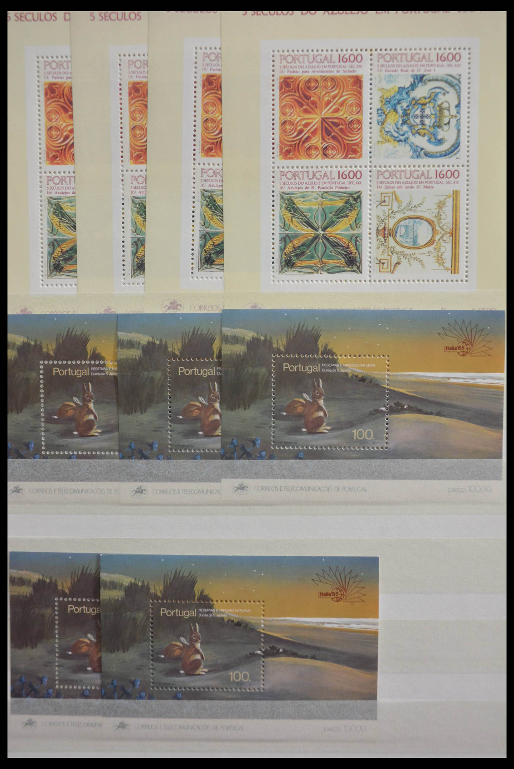 28540 007 - 28540 Portugal souvenir sheets.