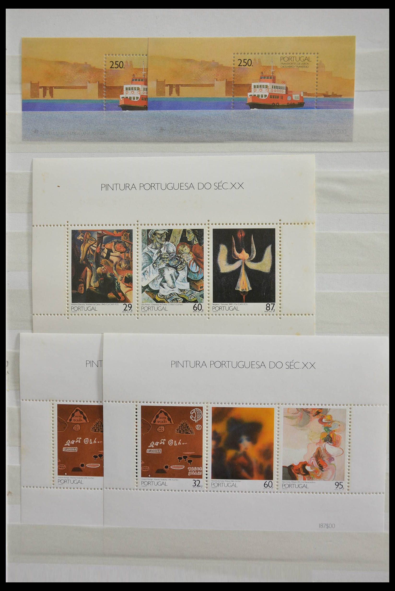 28540 015 - 28540 Portugal souvenir sheets.