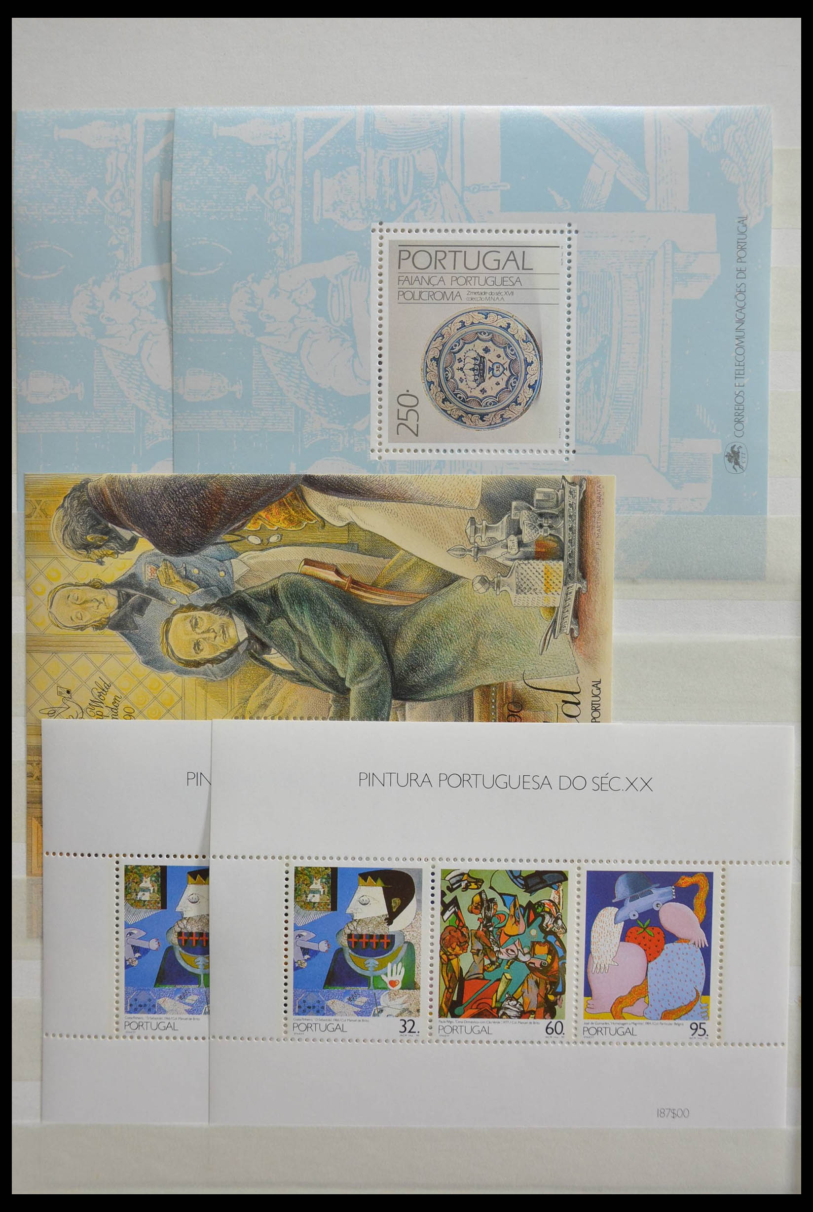 28540 016 - 28540 Portugal souvenir sheets.