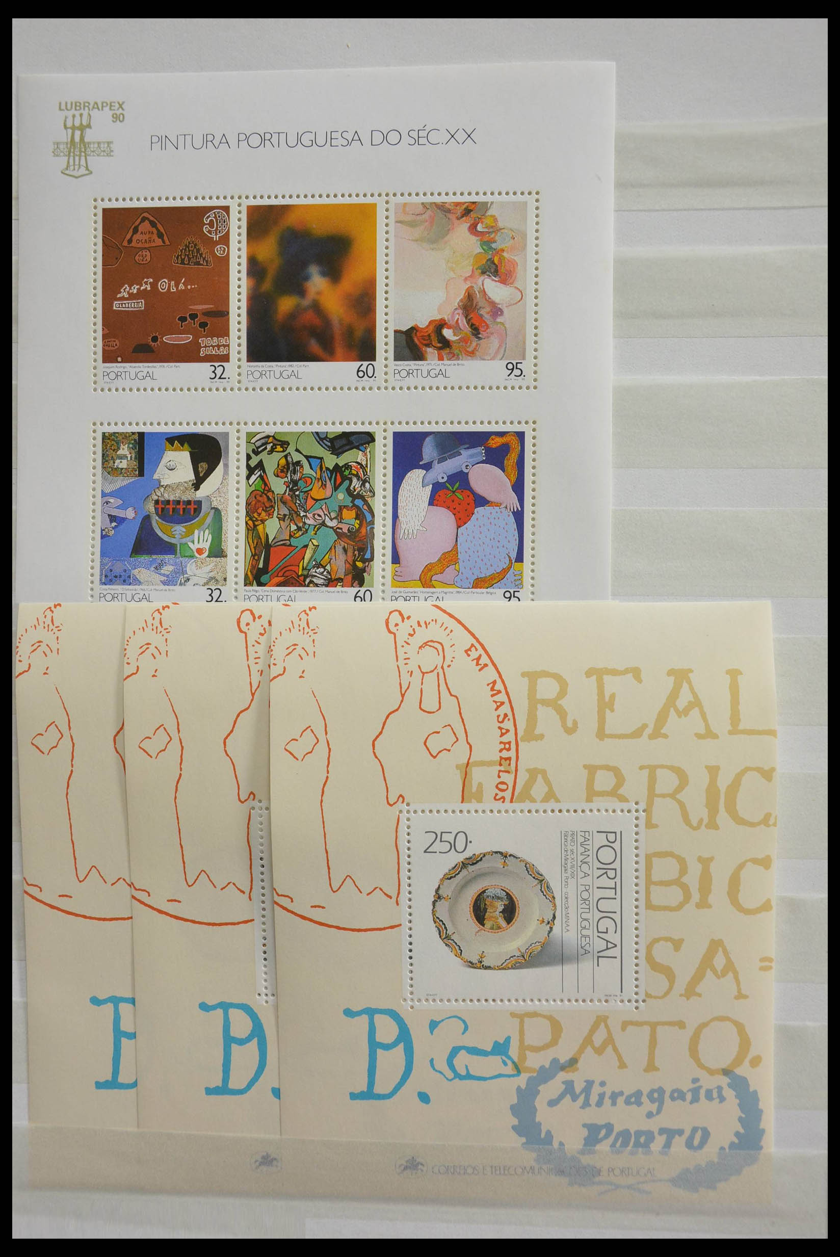 28540 017 - 28540 Portugal souvenir sheets.