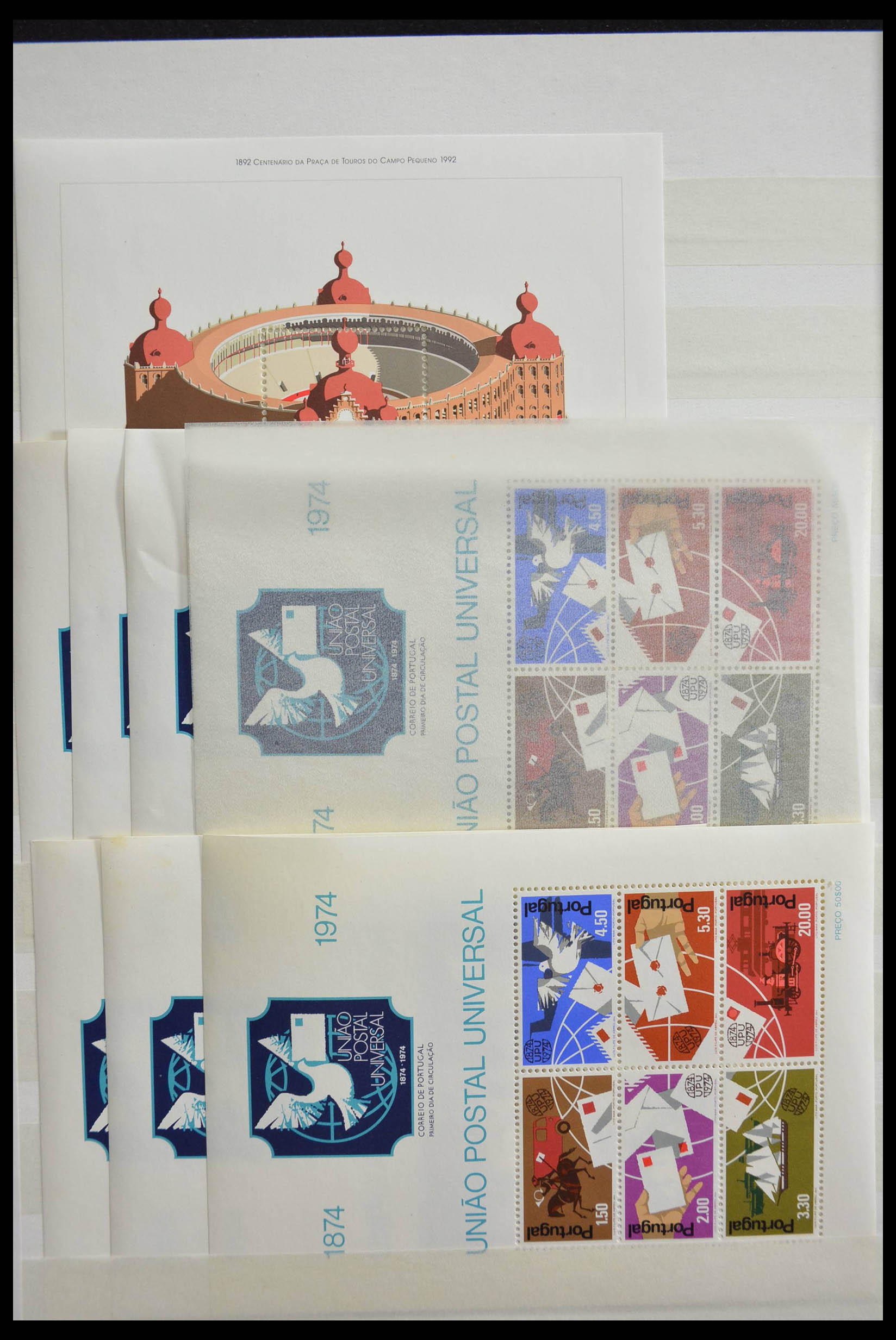 28540 020 - 28540 Portugal souvenir sheets.