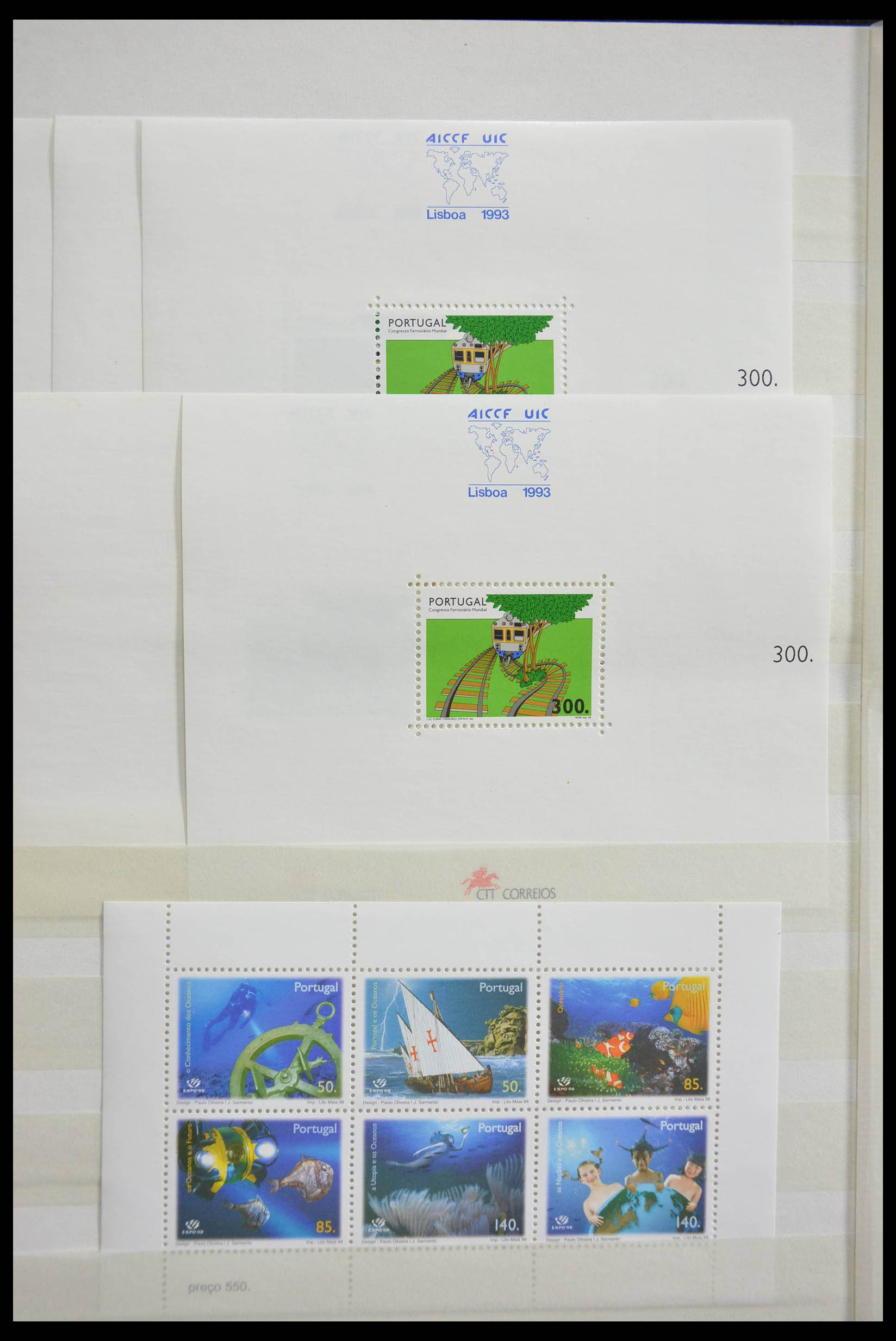 28540 022 - 28540 Portugal souvenir sheets.