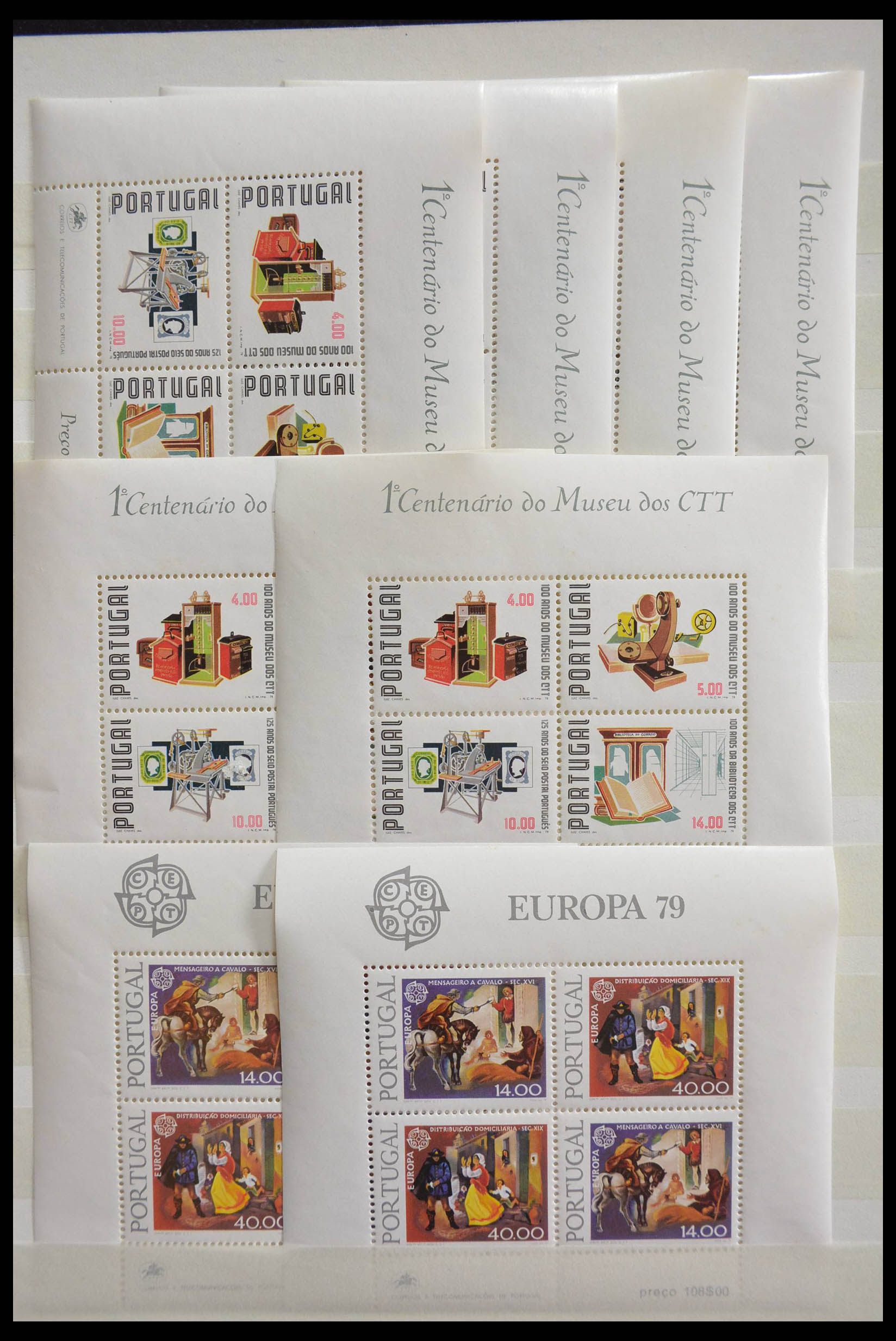 28540 025 - 28540 Portugal souvenir sheets.