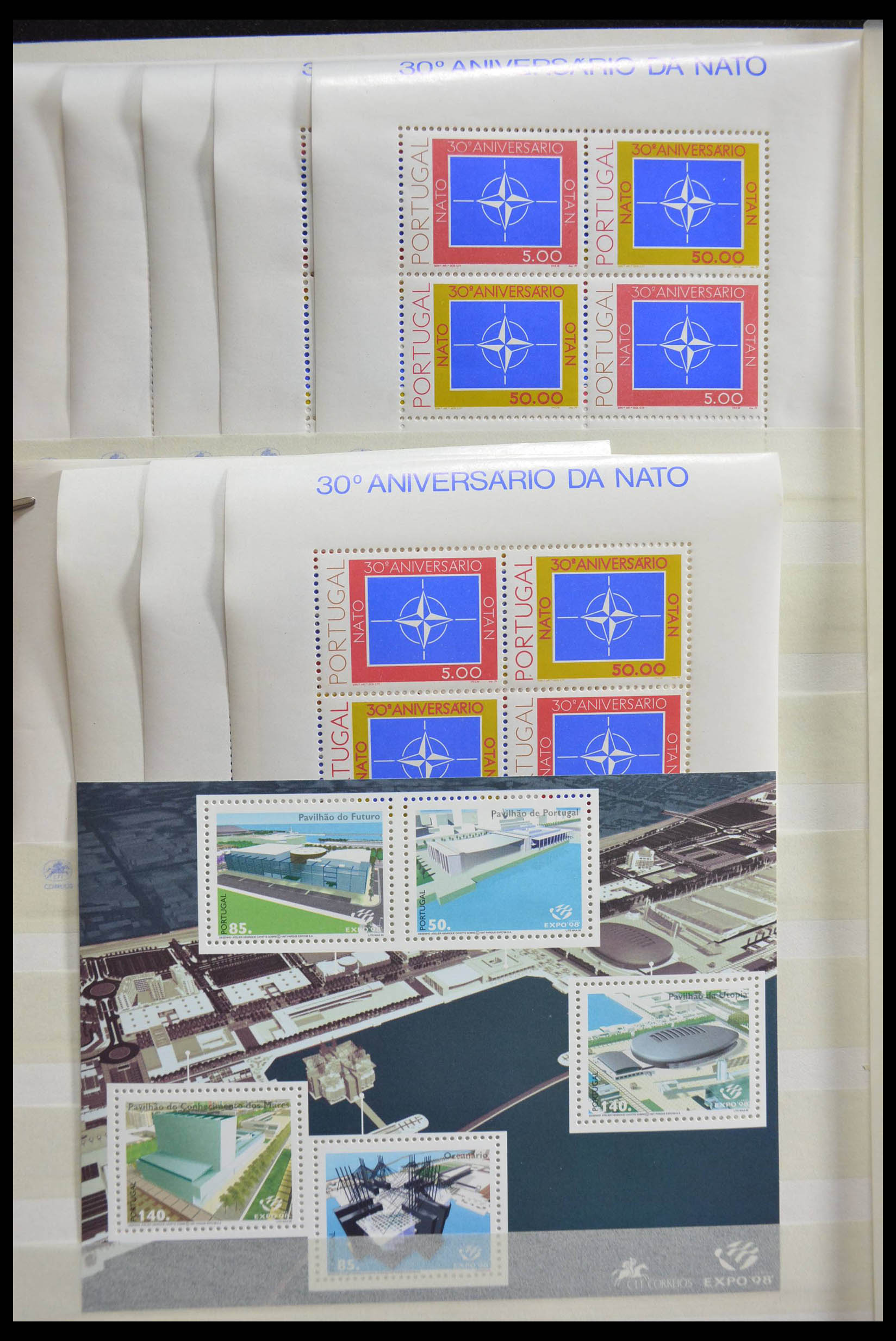 28540 026 - 28540 Portugal souvenir sheets.