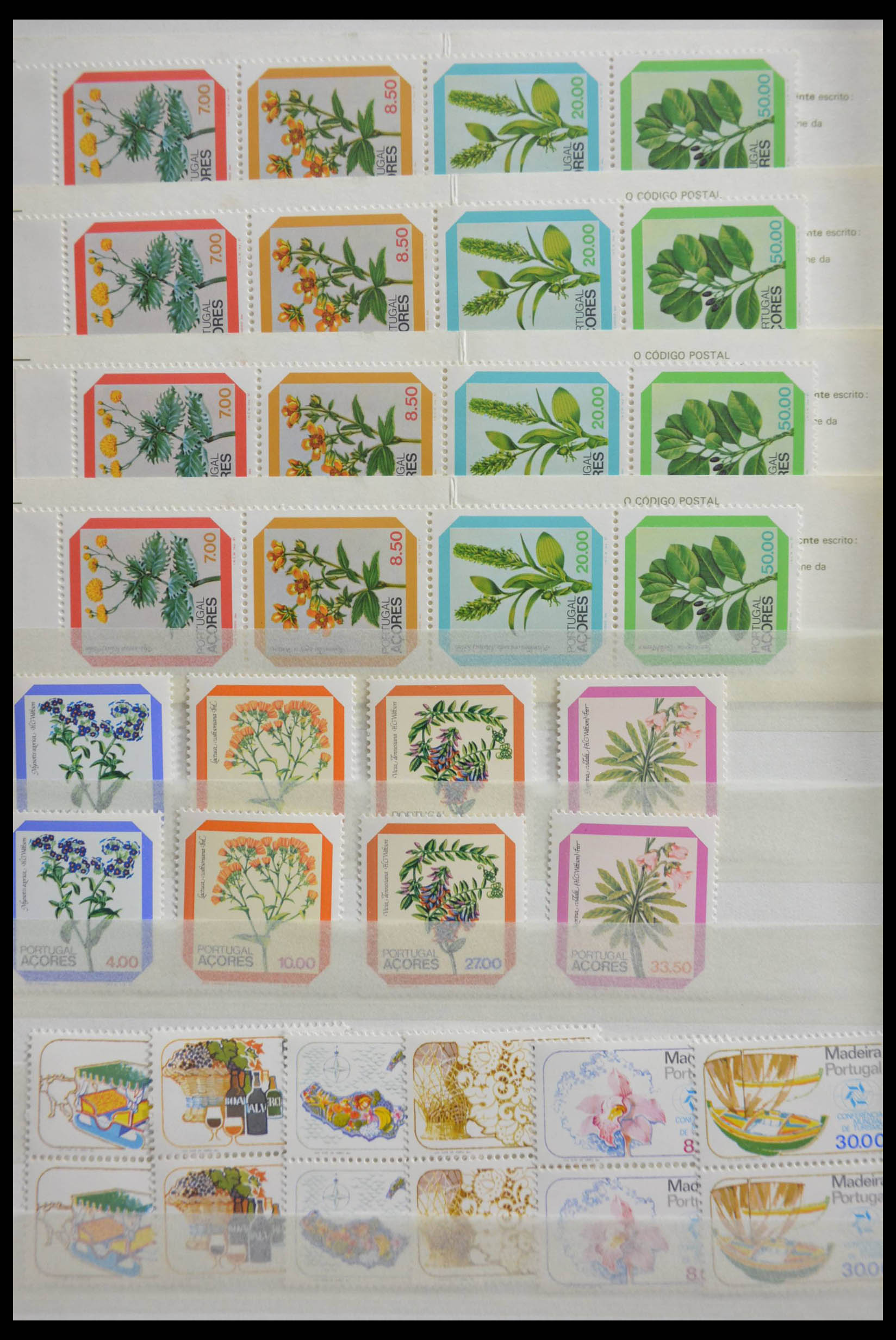 28540 034 - 28540 Portugal souvenir sheets.