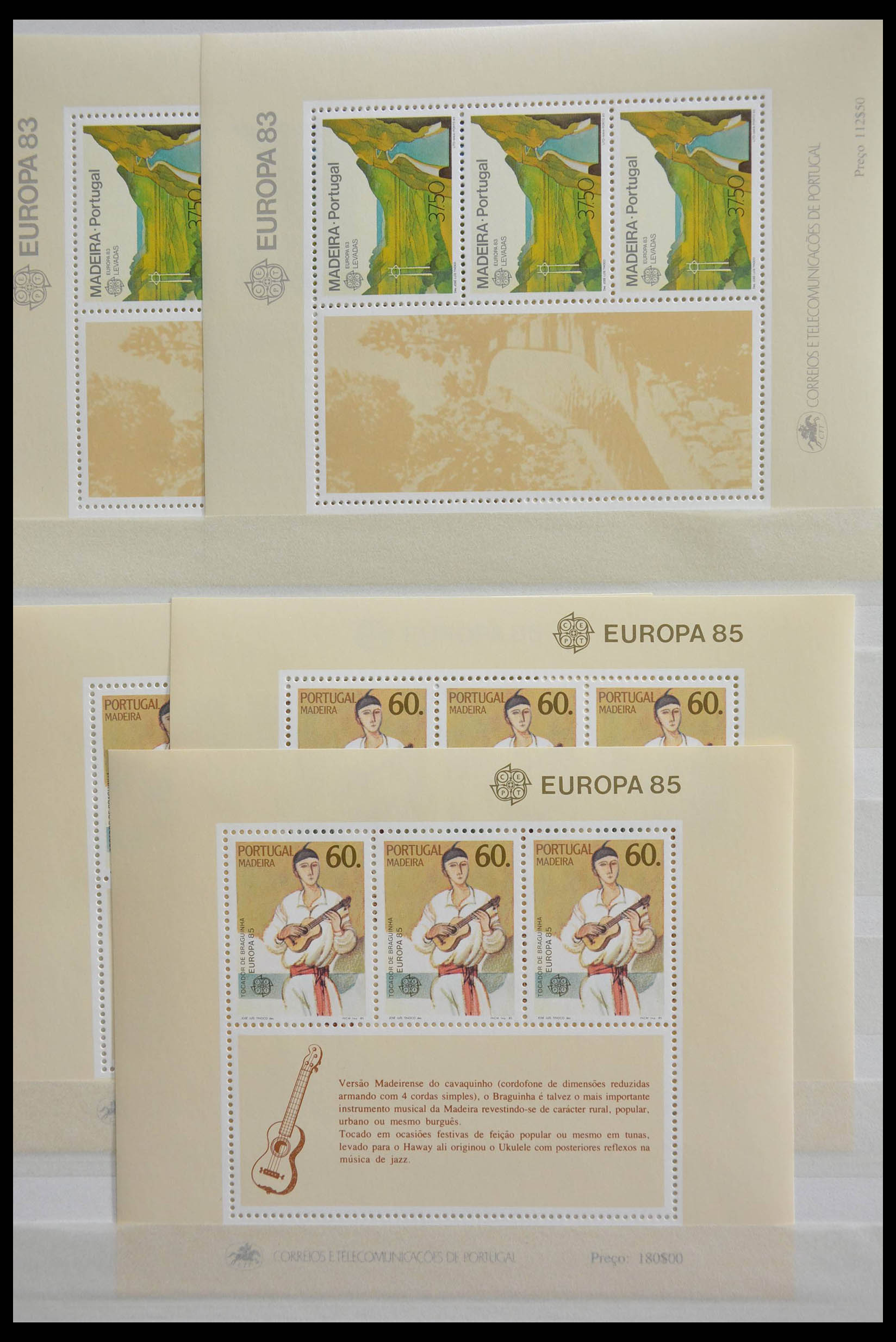 28540 043 - 28540 Portugal souvenir sheets.