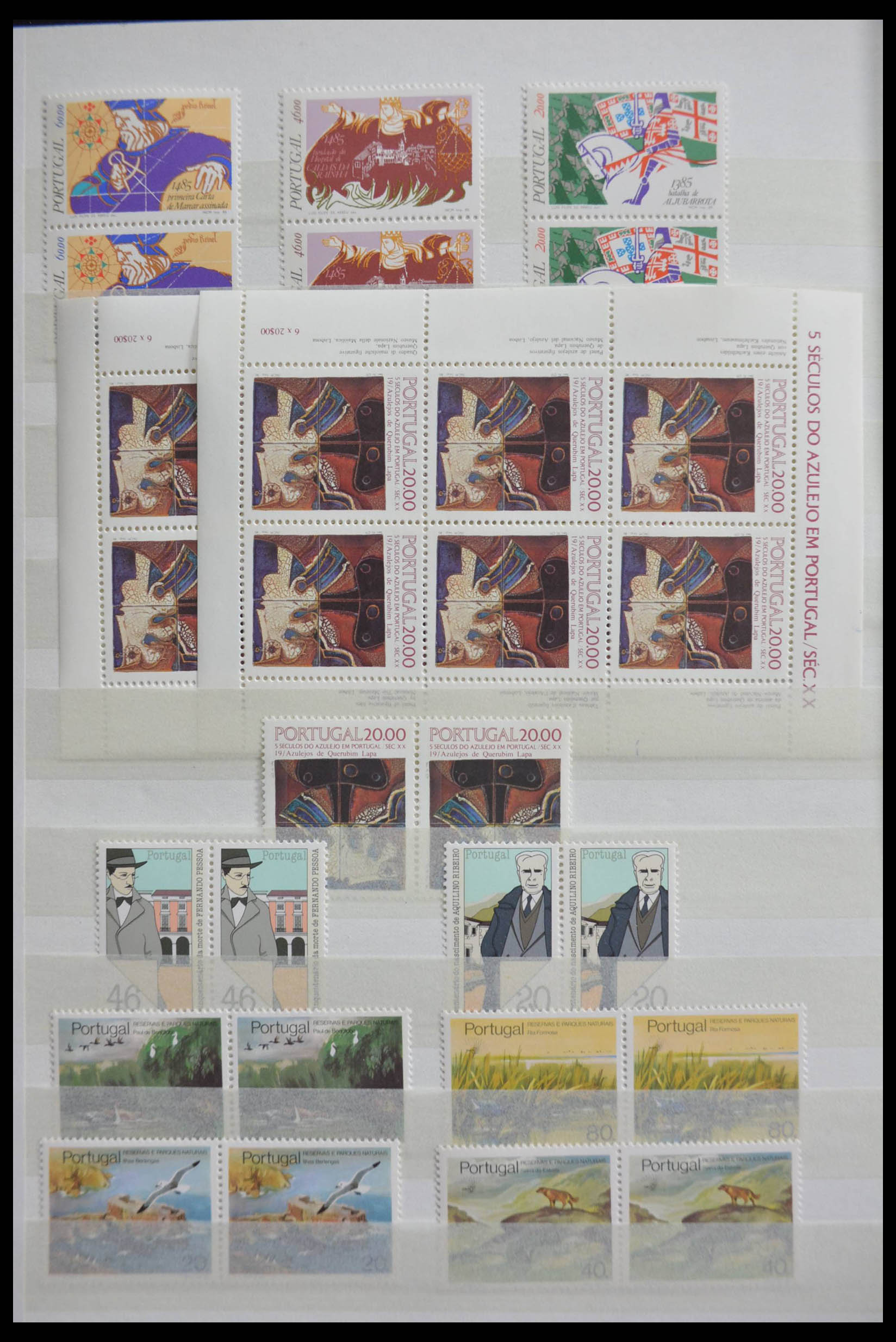 28540 044 - 28540 Portugal souvenir sheets.