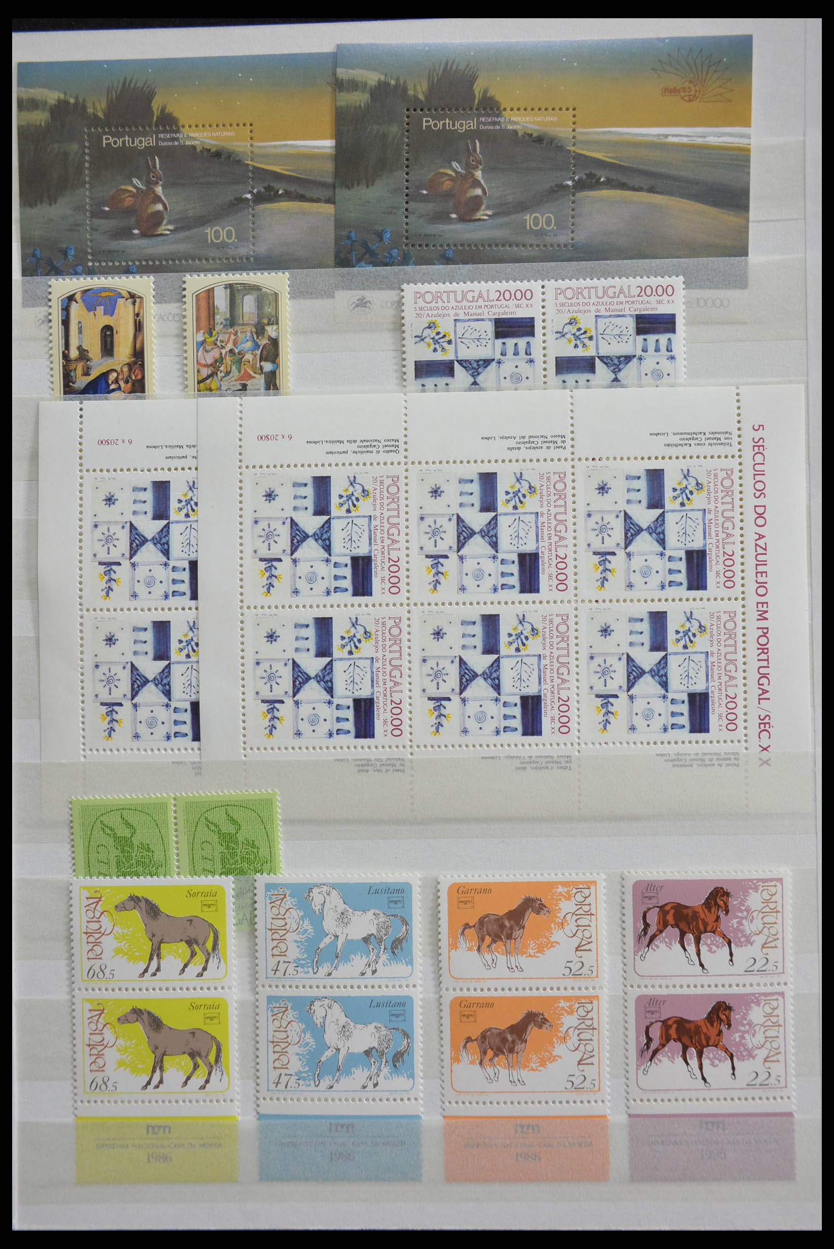 28540 045 - 28540 Portugal souvenir sheets.