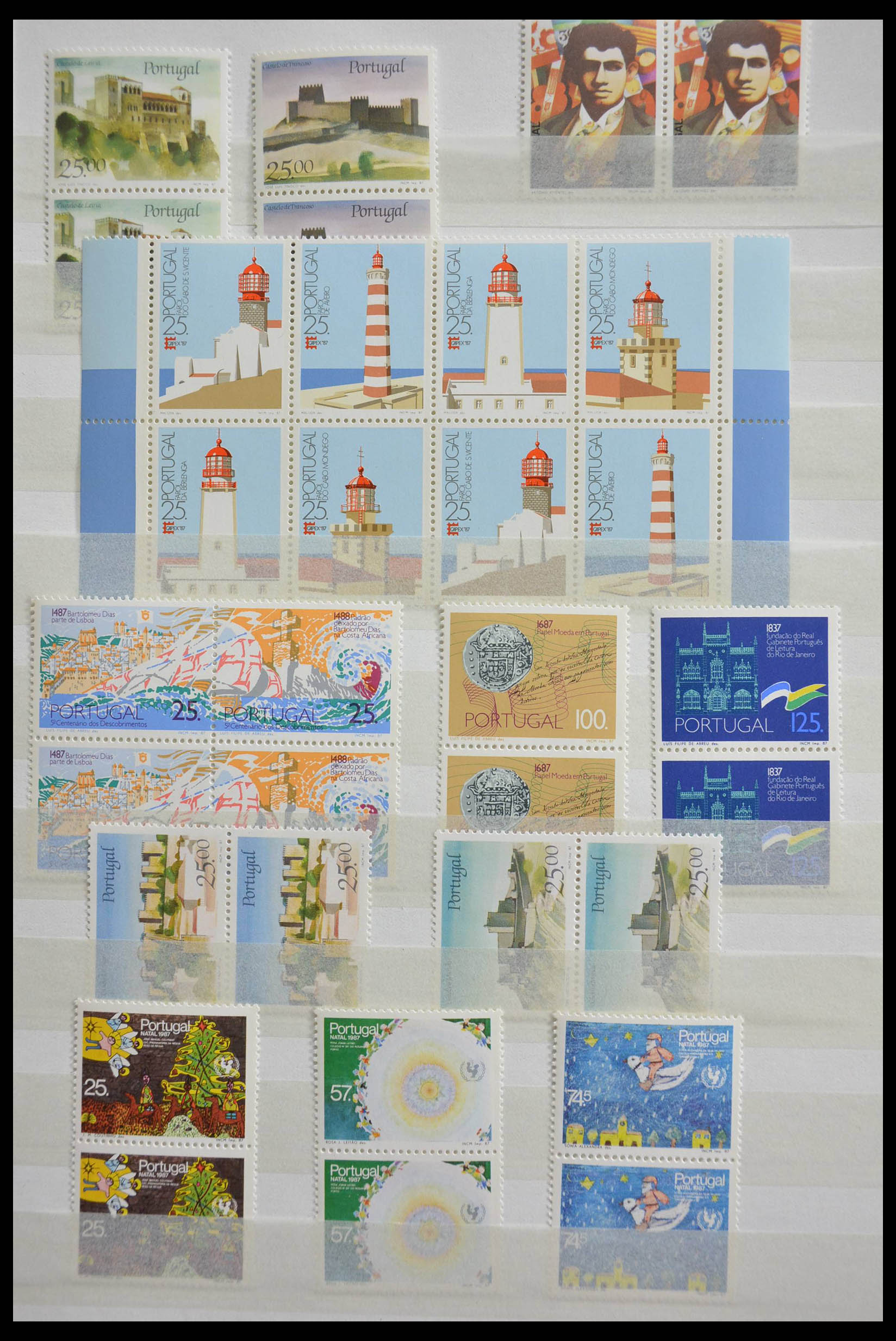 28540 049 - 28540 Portugal souvenir sheets.