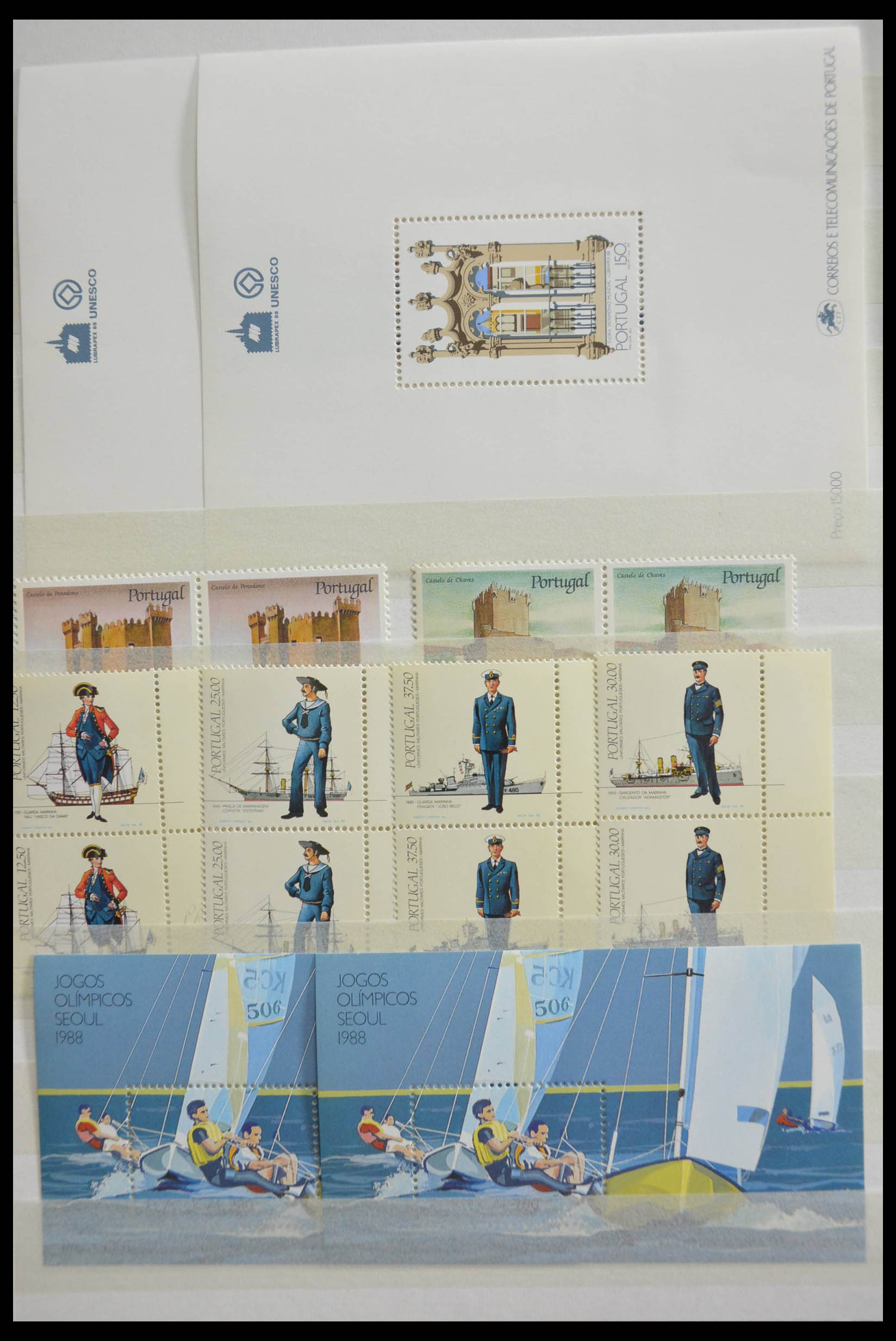 28540 052 - 28540 Portugal souvenir sheets.