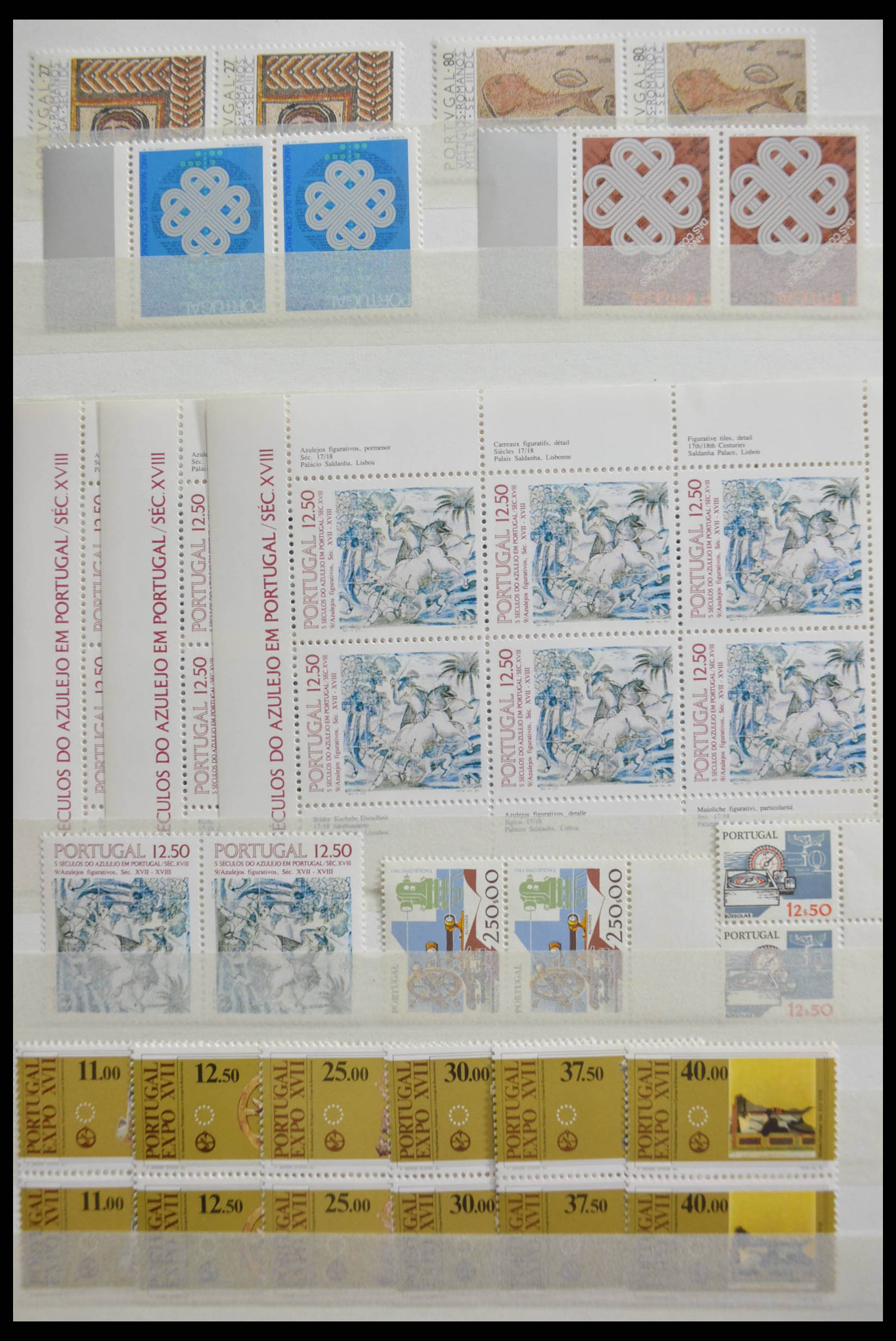 28540 056 - 28540 Portugal souvenir sheets.