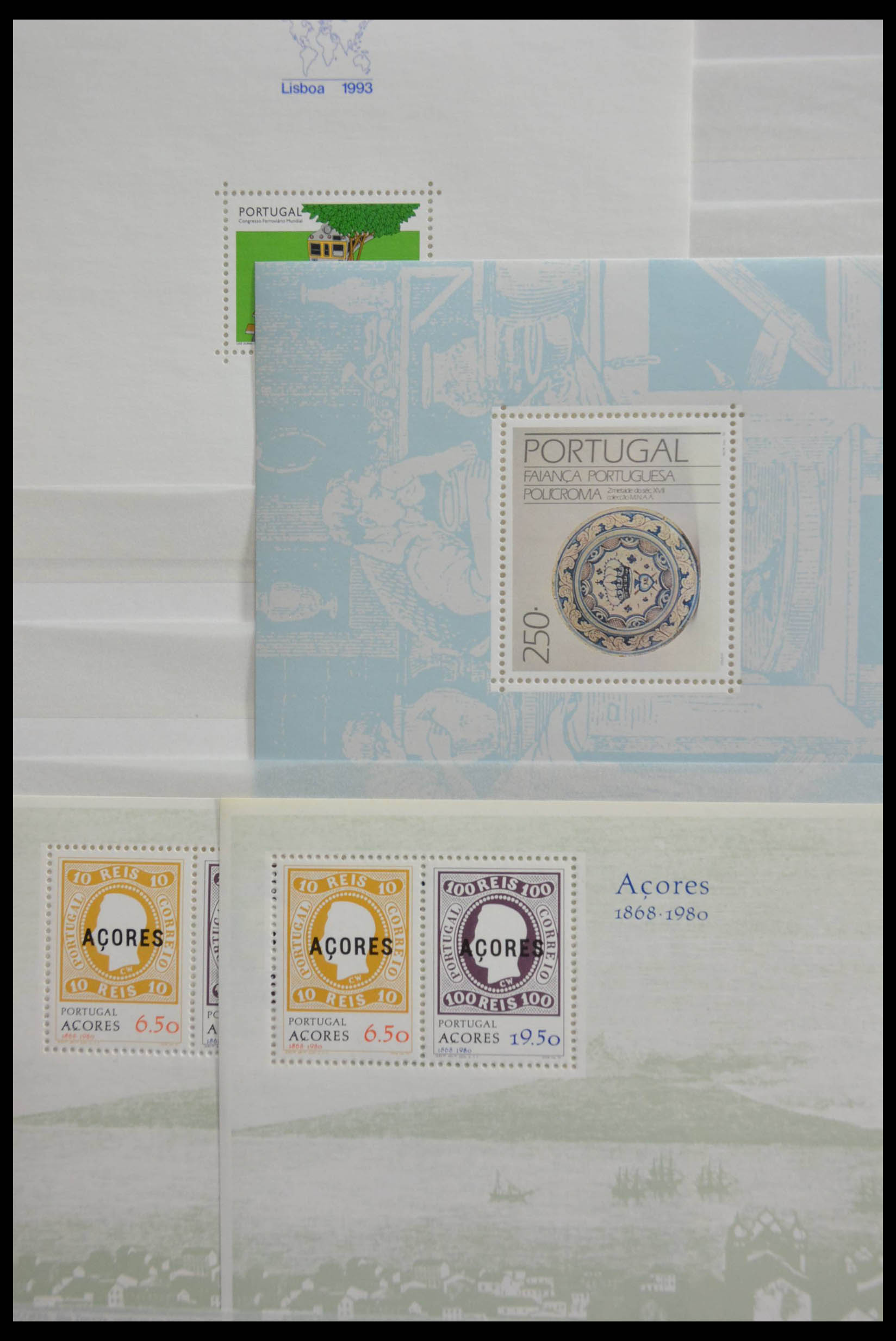 28540 079 - 28540 Portugal souvenir sheets.