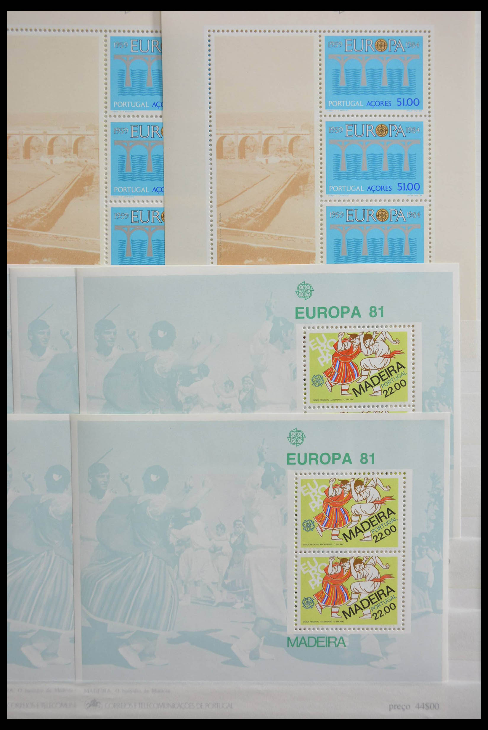 28540 082 - 28540 Portugal souvenir sheets.