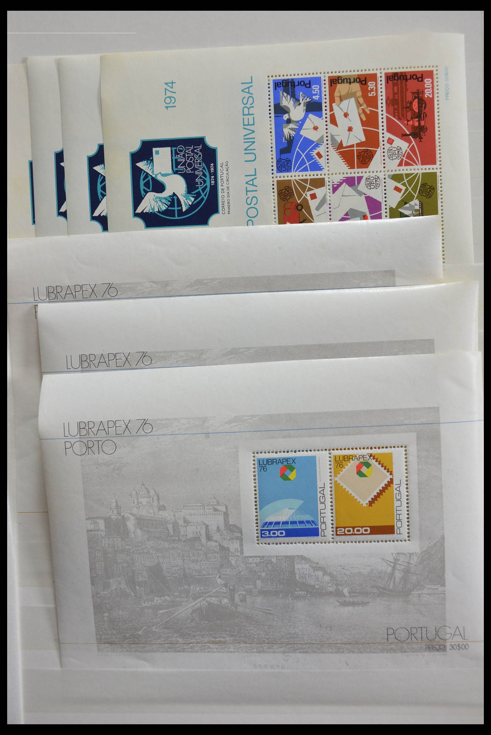 28540 085 - 28540 Portugal souvenir sheets.