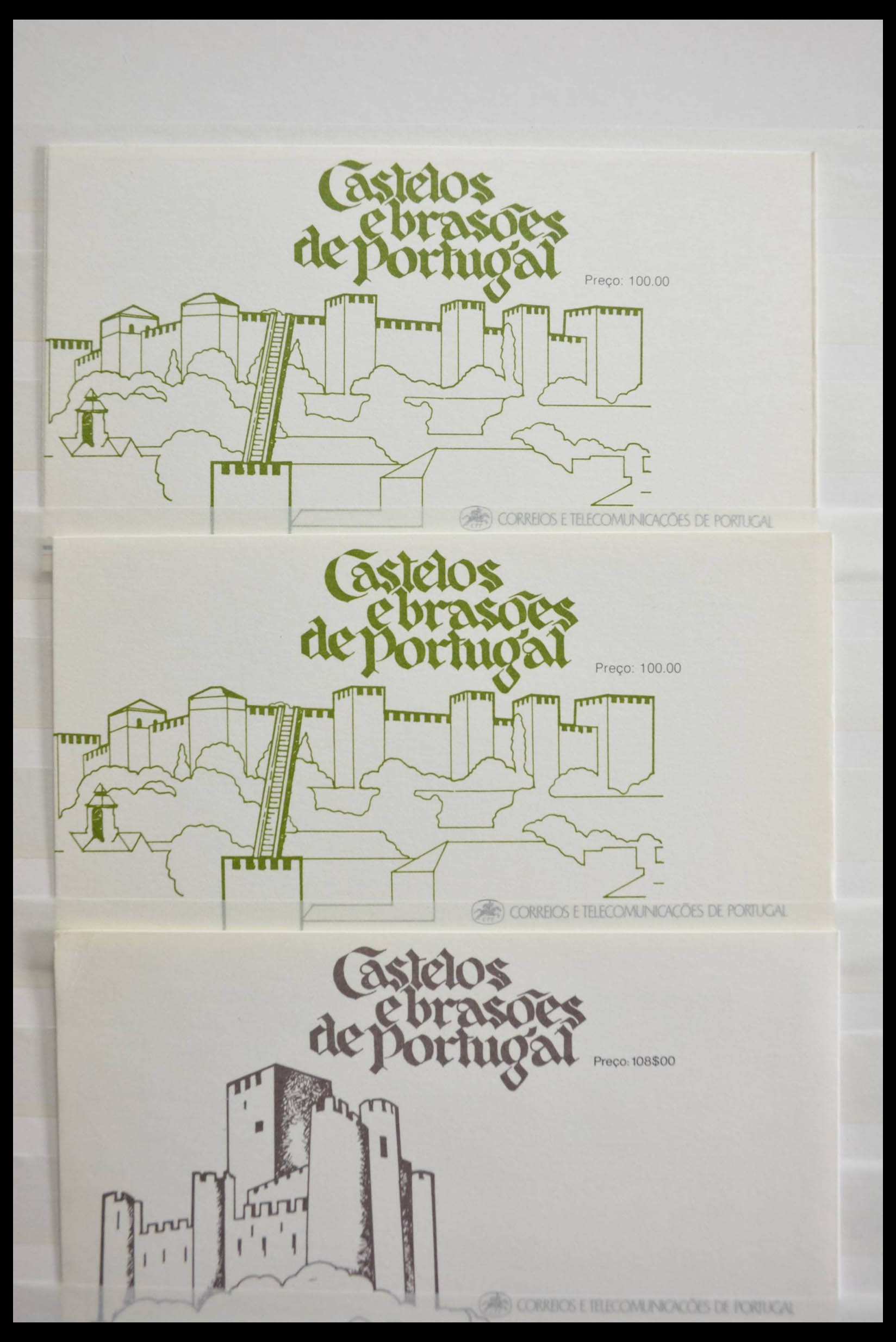28540 100 - 28540 Portugal souvenir sheets.