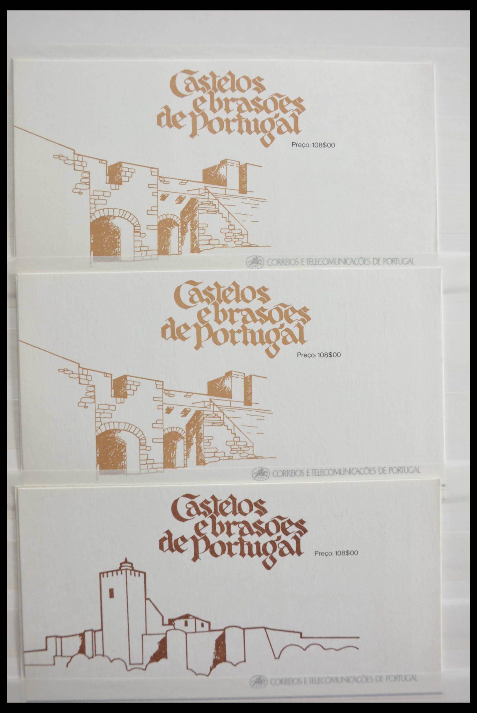 28540 103 - 28540 Portugal souvenir sheets.