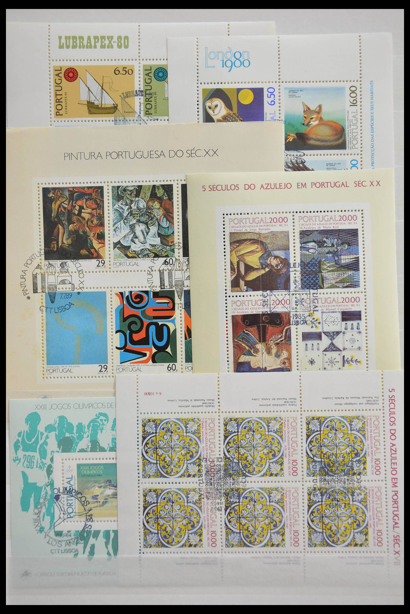 28540 106 - 28540 Portugal souvenir sheets.