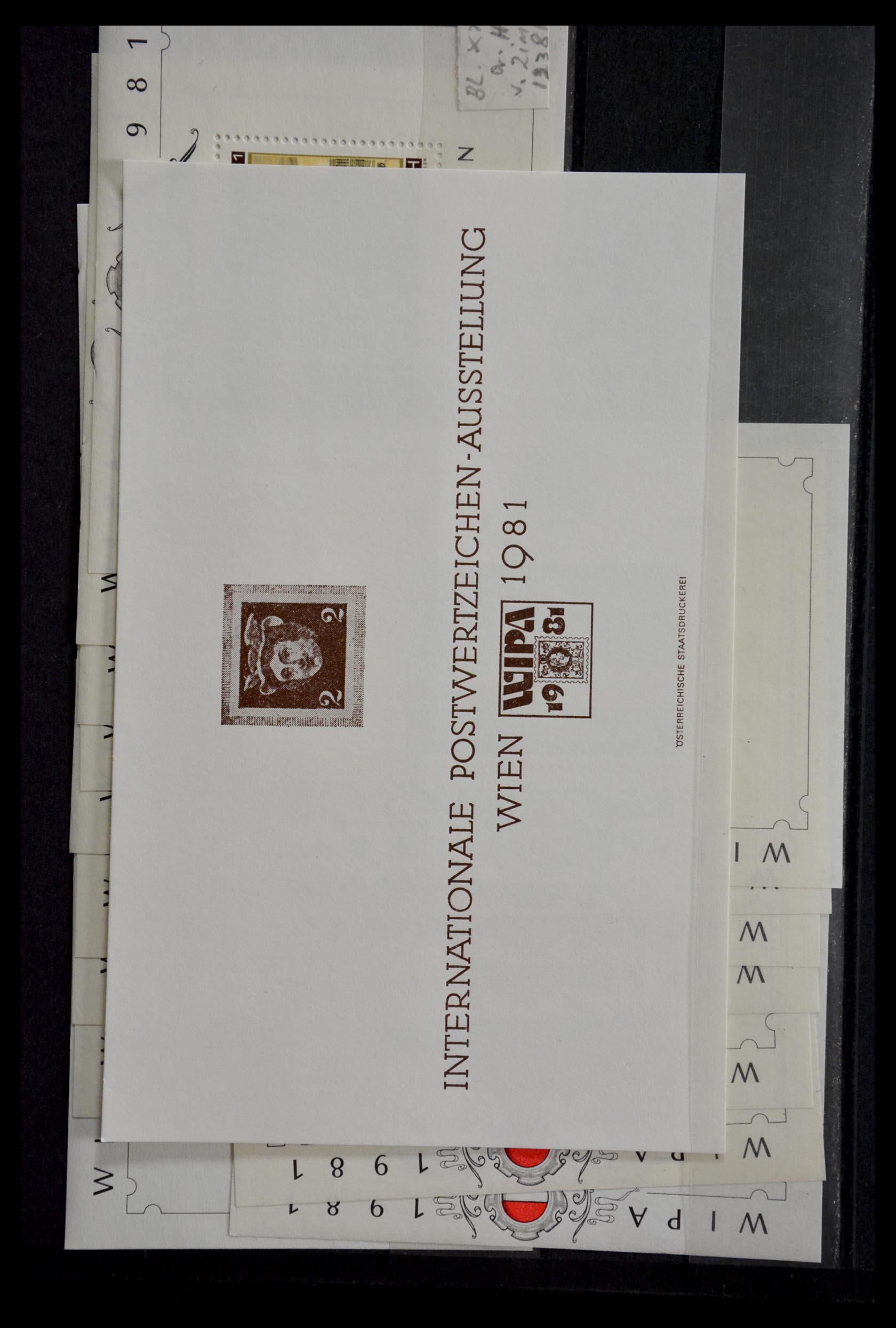 28986 042 - 28986 Souvenir sheets Western Europe.