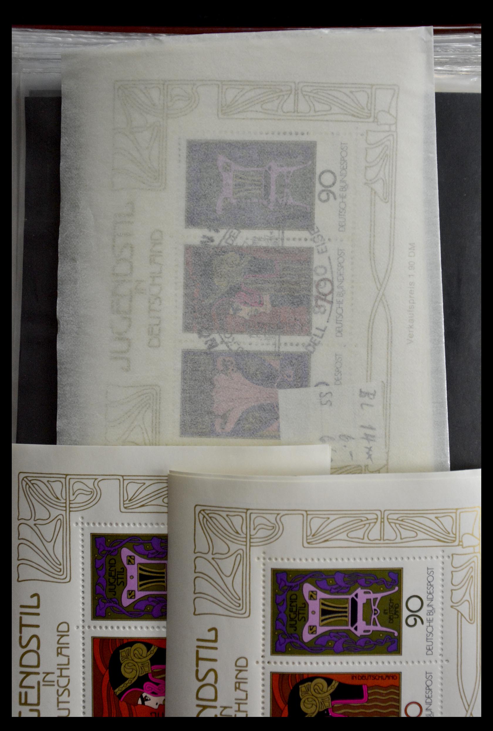 28986 184 - 28986 Souvenir sheets Western Europe.