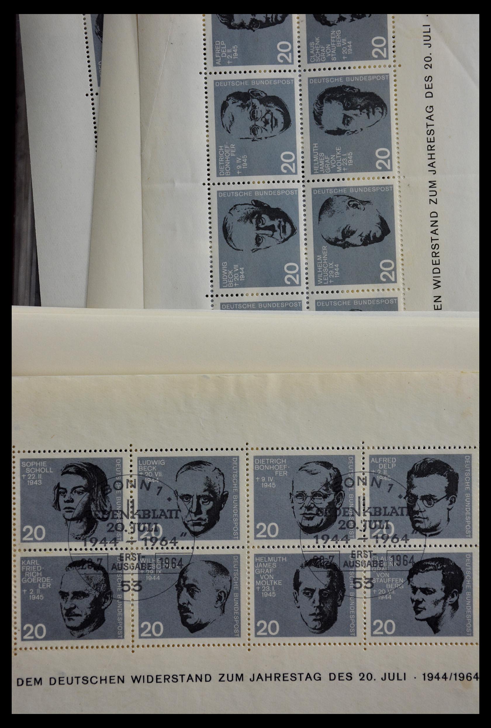 28986 196 - 28986 Souvenir sheets Western Europe.