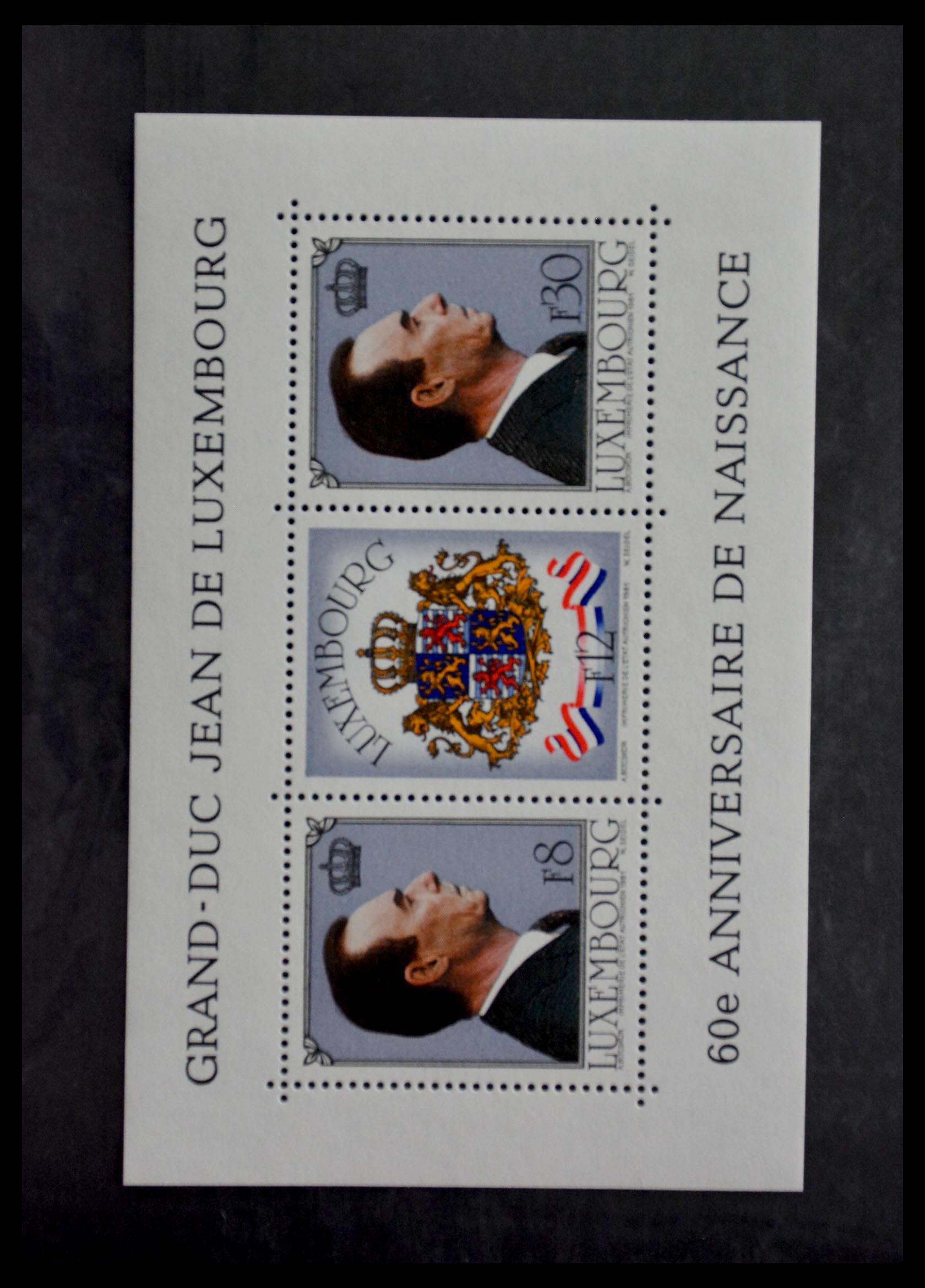 28986 207 - 28986 Souvenir sheets Western Europe.