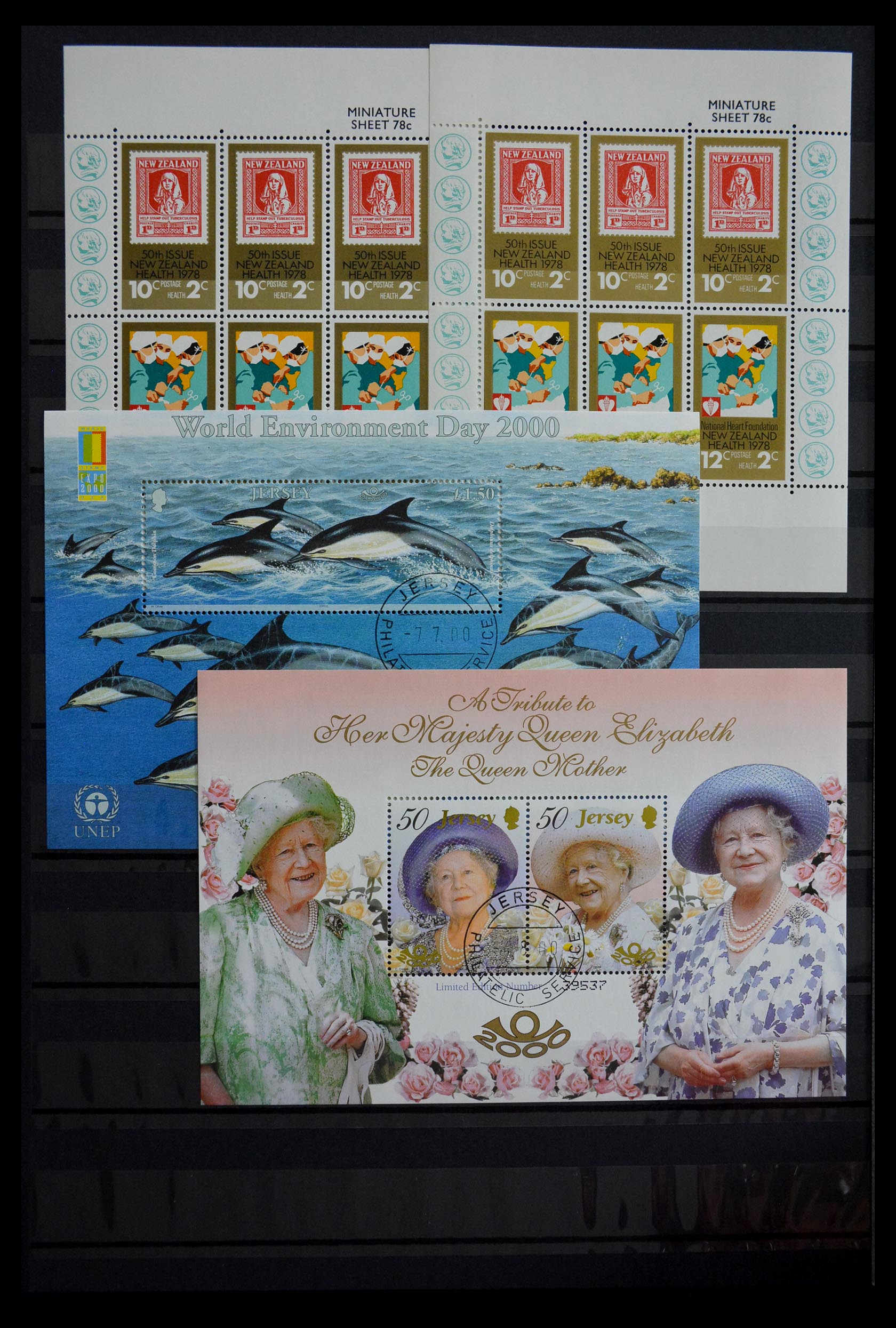 29352 103 - 29352 British Commonwealth sheetlets 1937-1997.