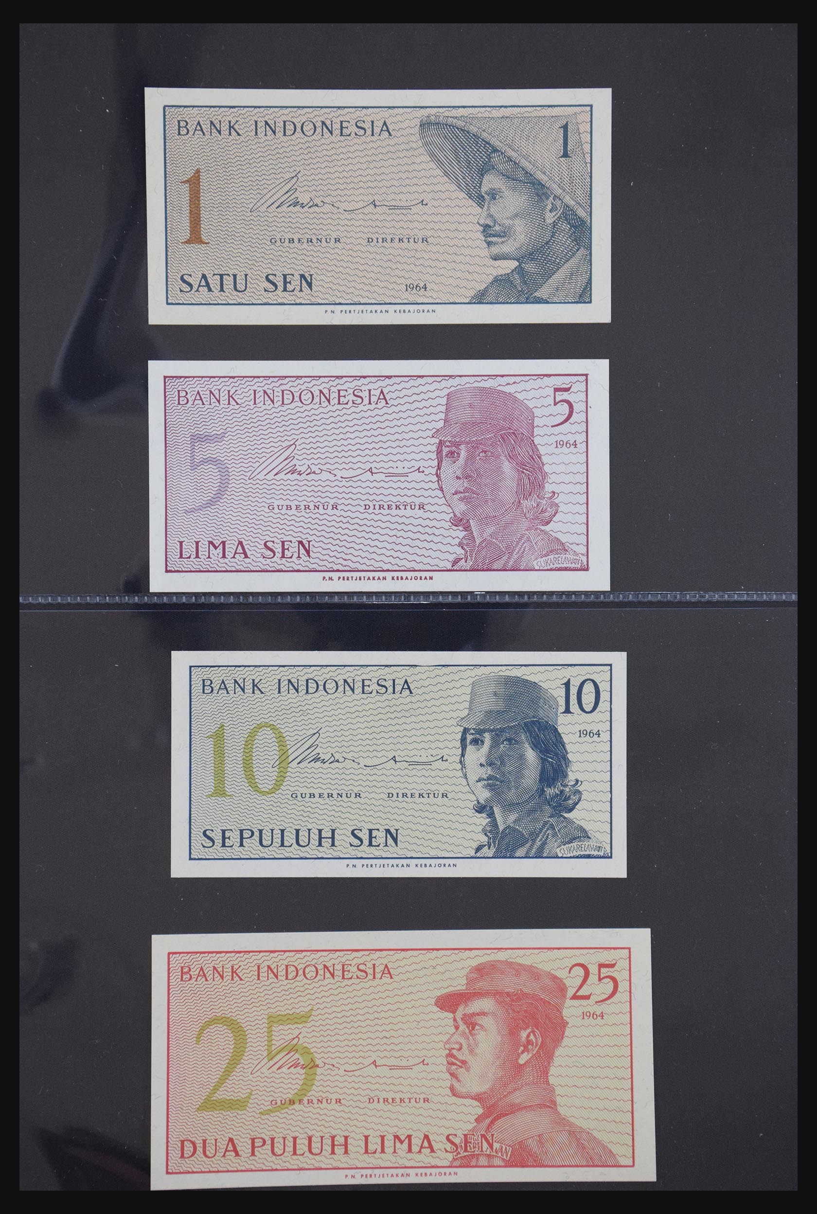 29404 077 - 29404 Netherlands banknotes 1924-1997.