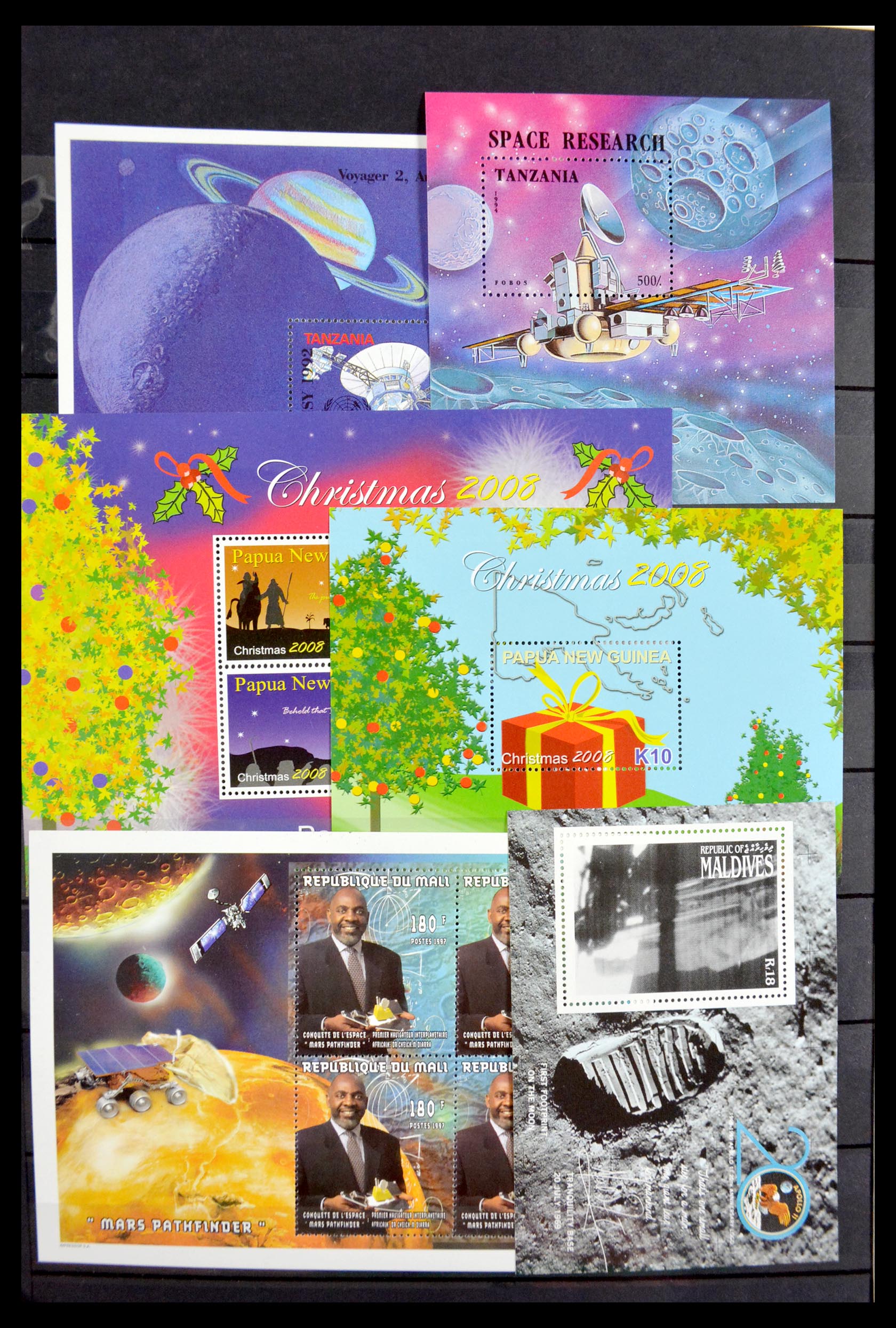 29584 028 - 29584 World souvenir sheets 1980-2011.