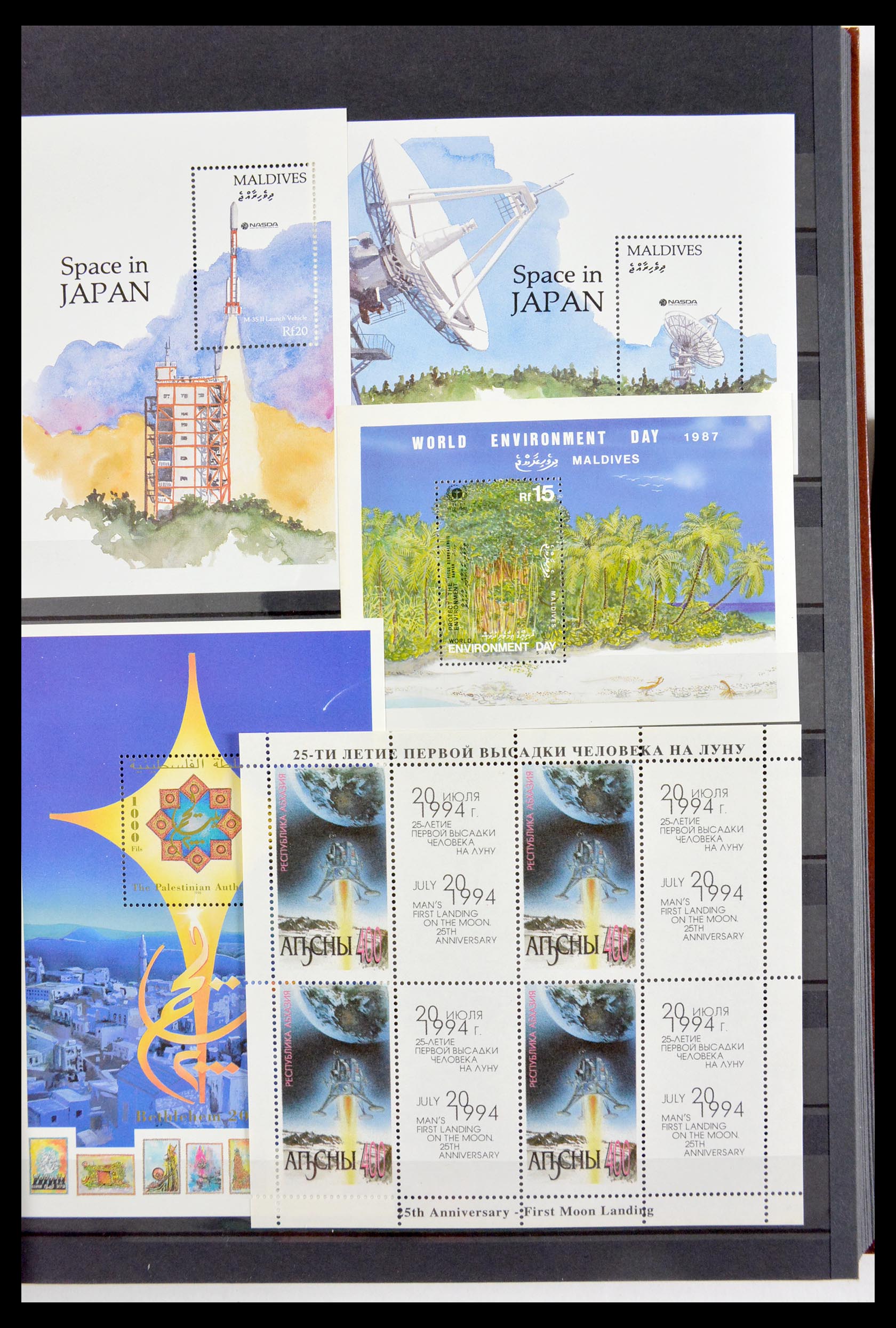29584 029 - 29584 World souvenir sheets 1980-2011.