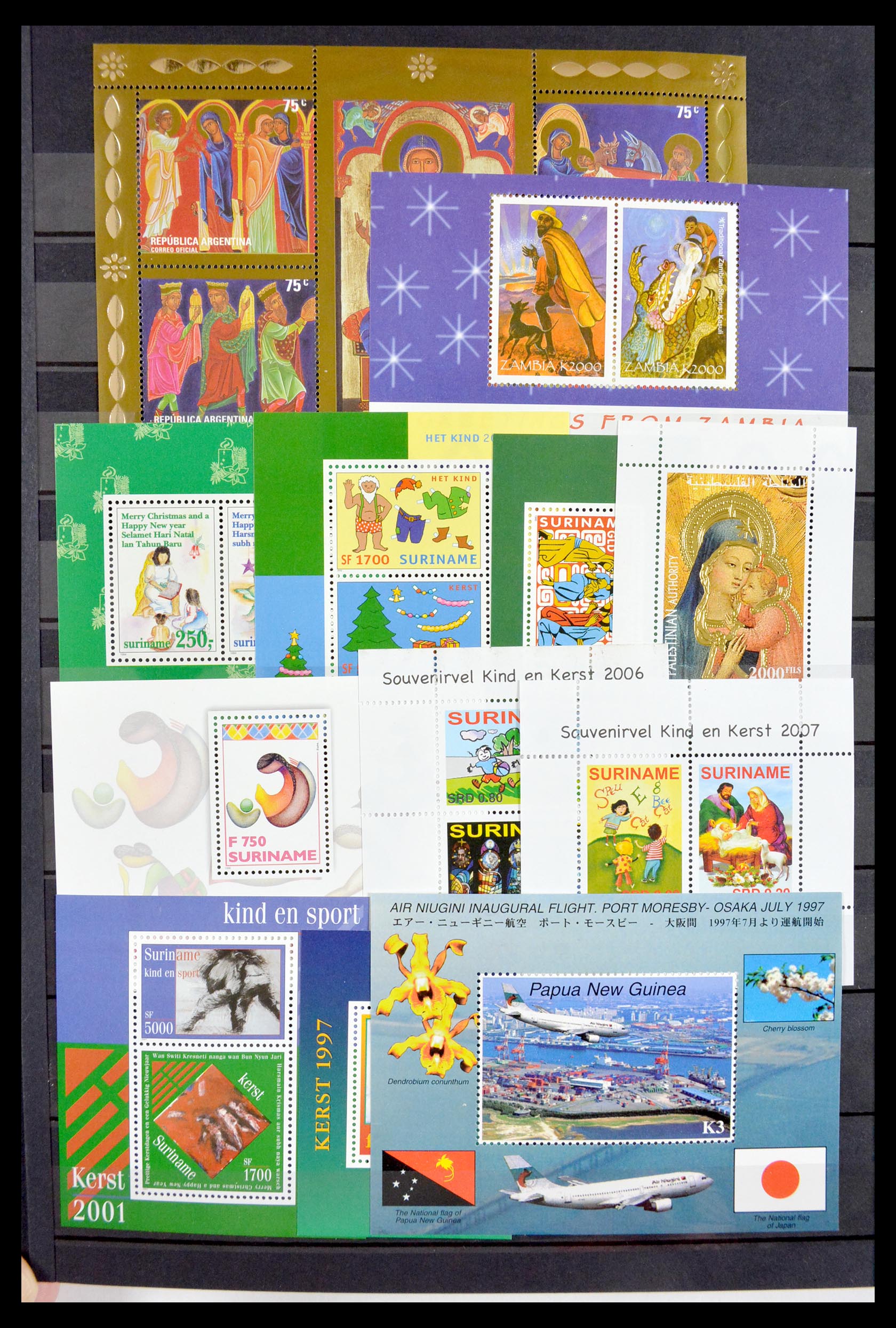29584 034 - 29584 World souvenir sheets 1980-2011.