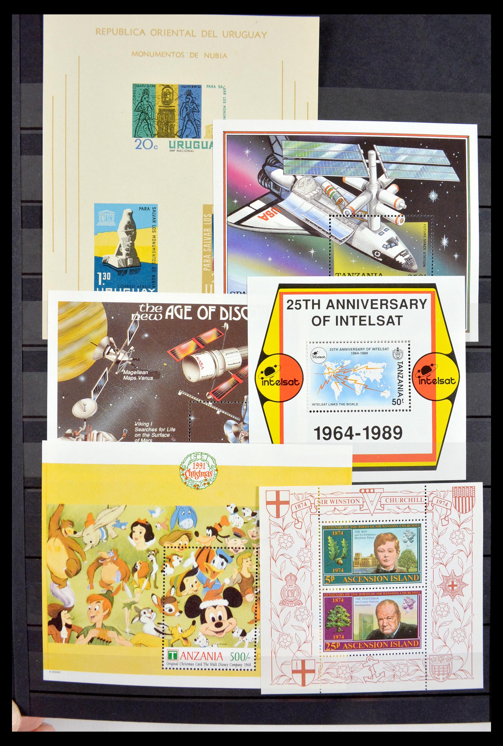 29584 036 - 29584 World souvenir sheets 1980-2011.