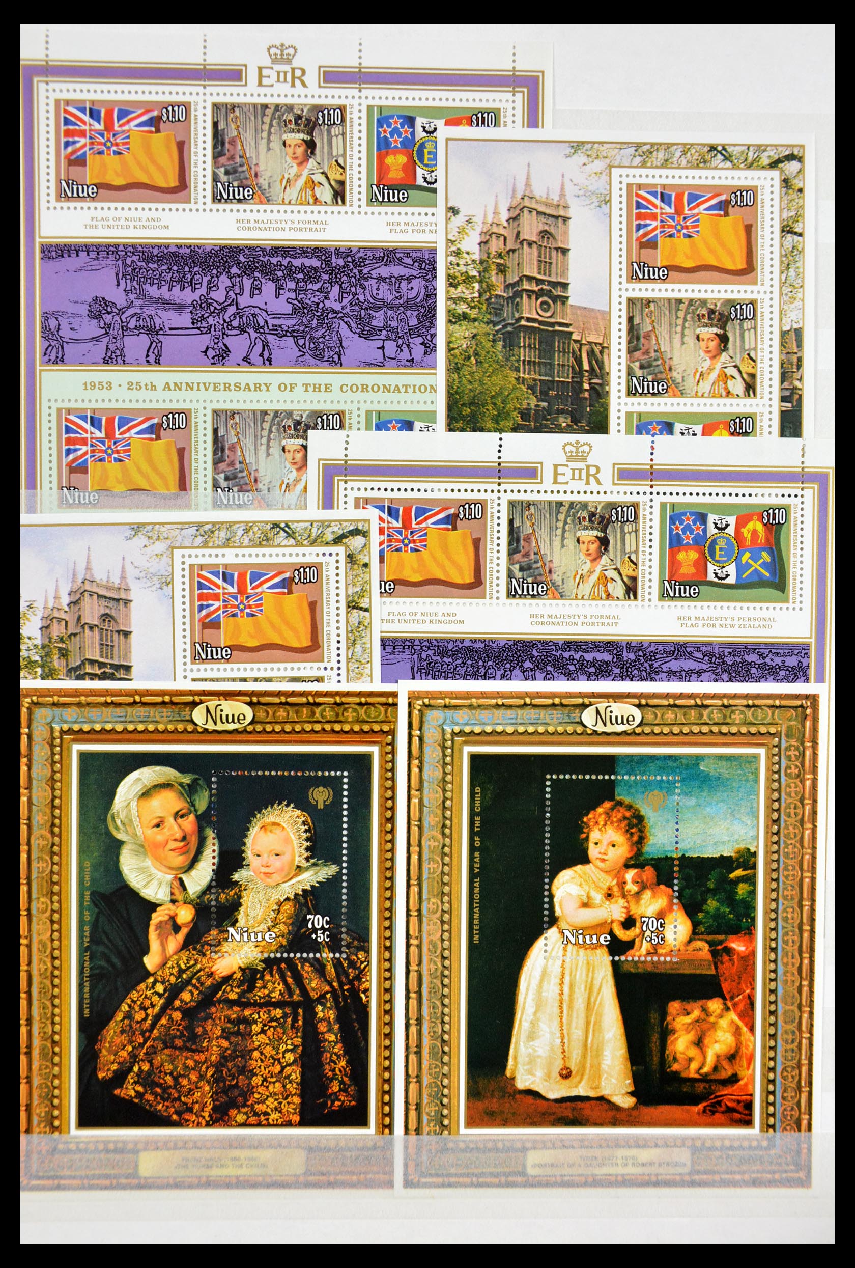 29584 067 - 29584 World souvenir sheets 1980-2011.