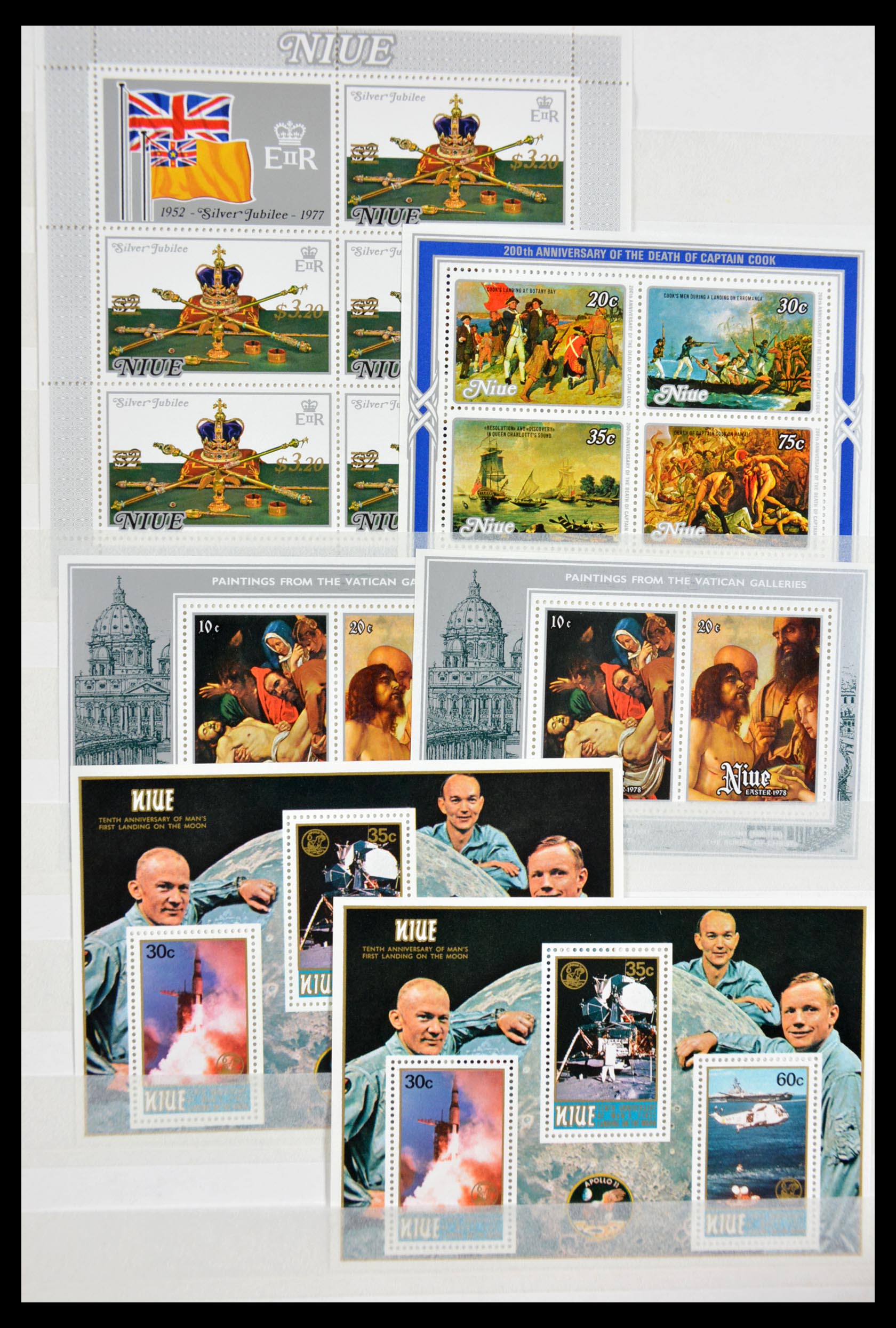 29584 071 - 29584 World souvenir sheets 1980-2011.