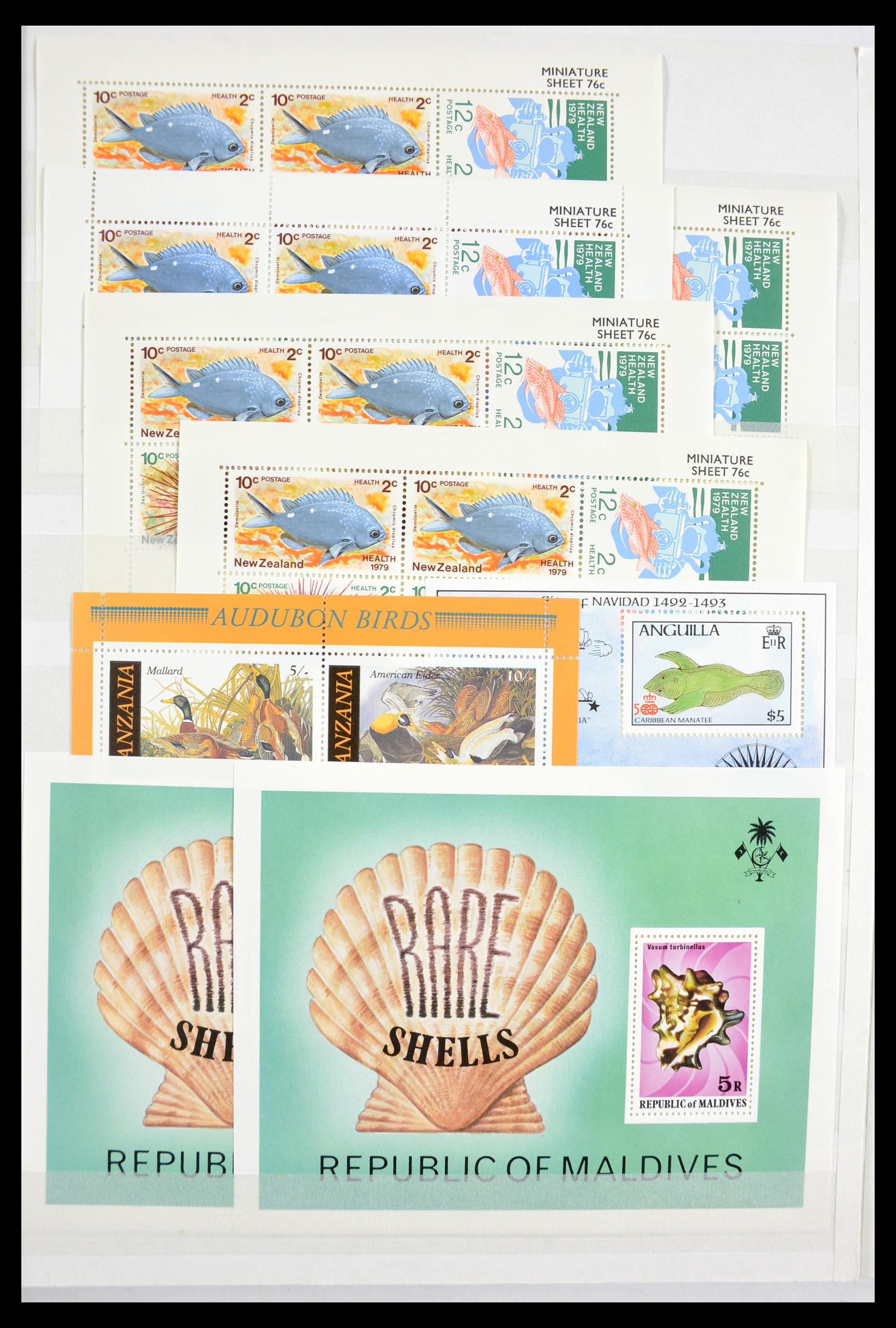 29584 072 - 29584 World souvenir sheets 1980-2011.