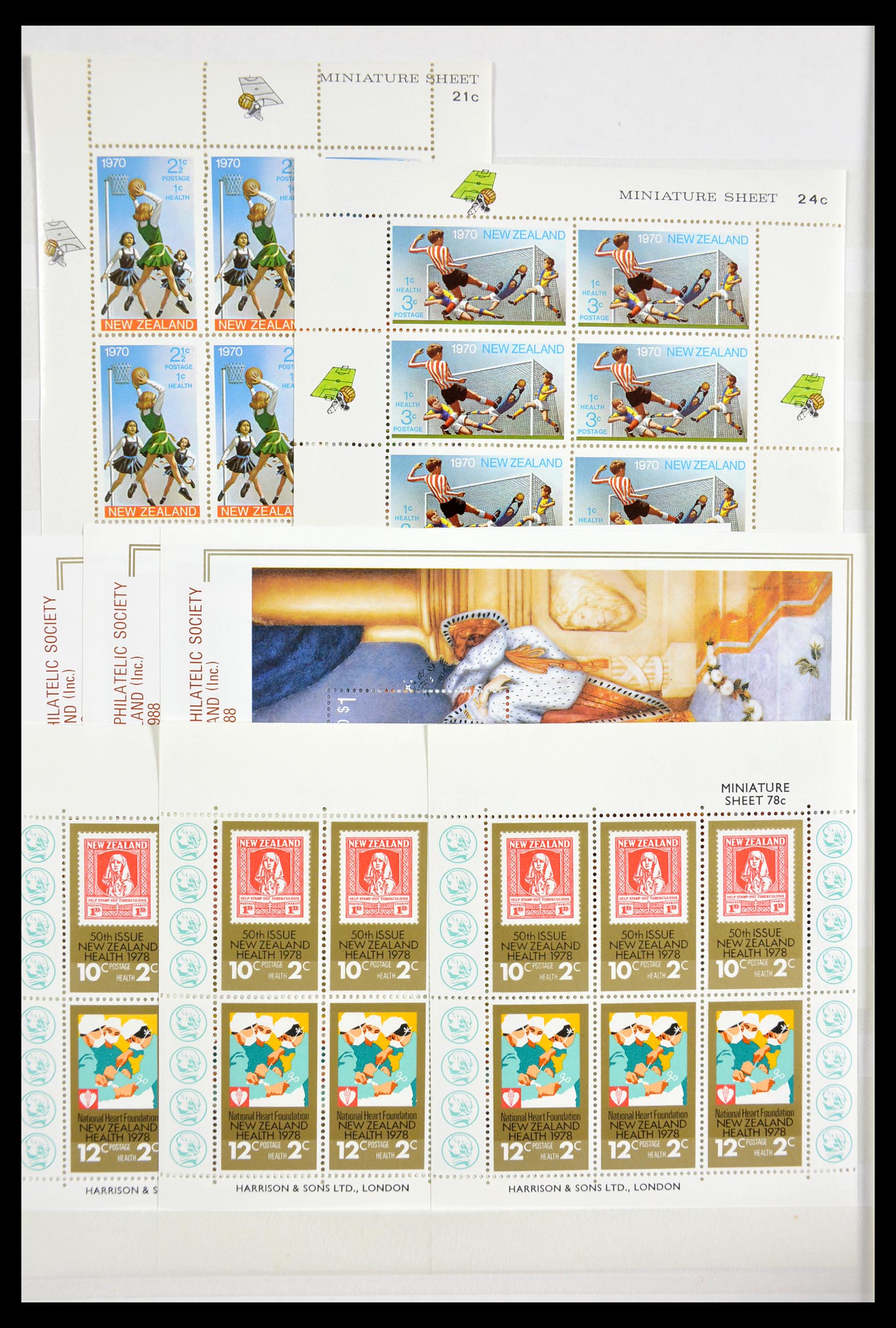 29584 075 - 29584 World souvenir sheets 1980-2011.