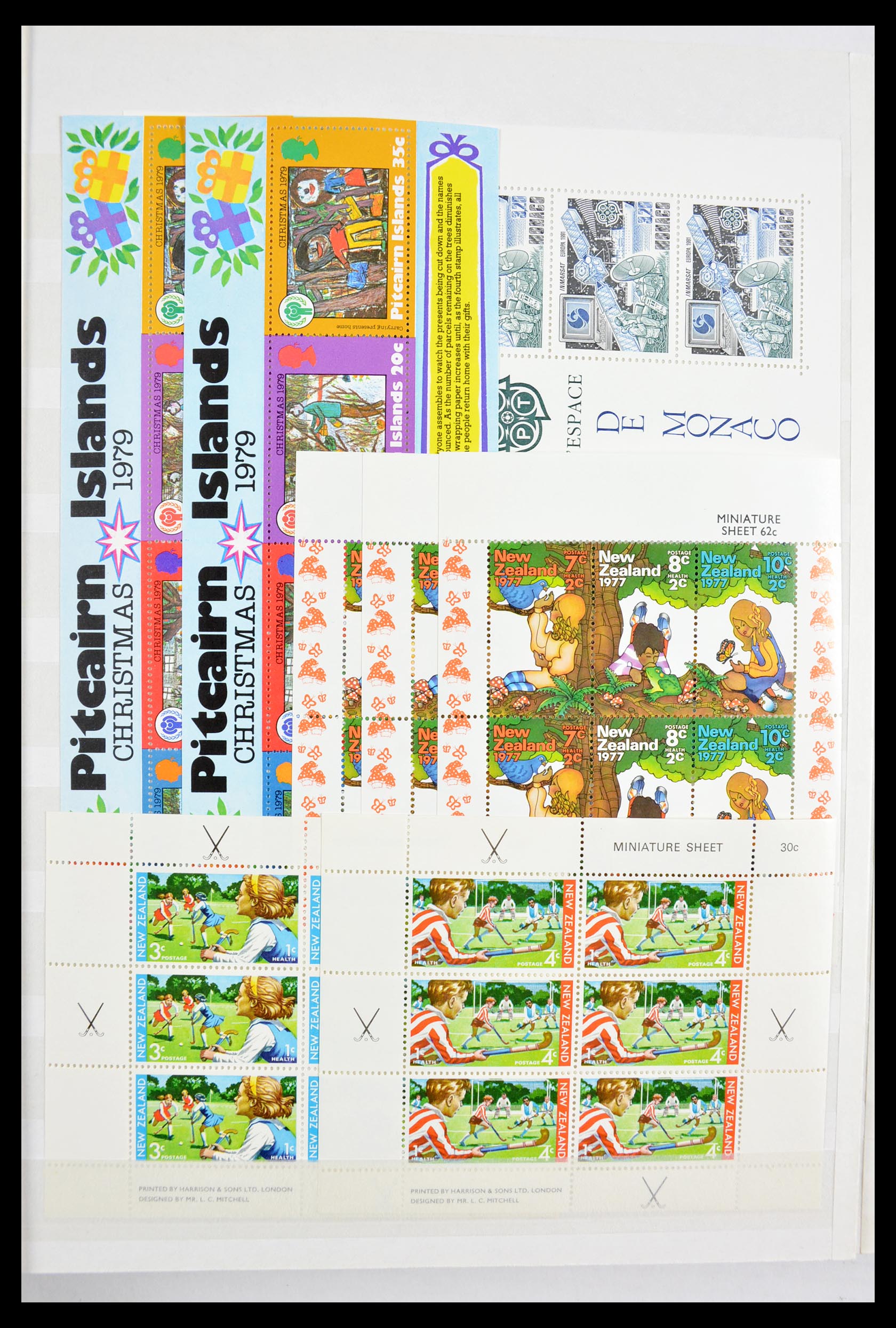 29584 078 - 29584 World souvenir sheets 1980-2011.
